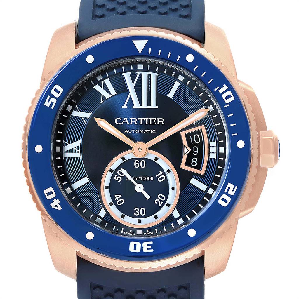 The image shows a front view of a Calibre de Cartier model by Cartier, highlighting the dial, bezel, and strap.