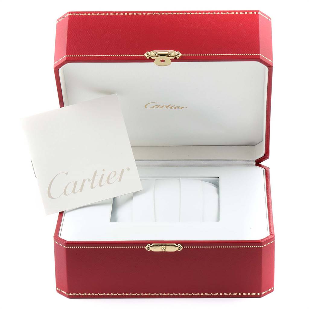 The image shows an open red watch box and booklet for a Calibre de Cartier watch by Cartier.
