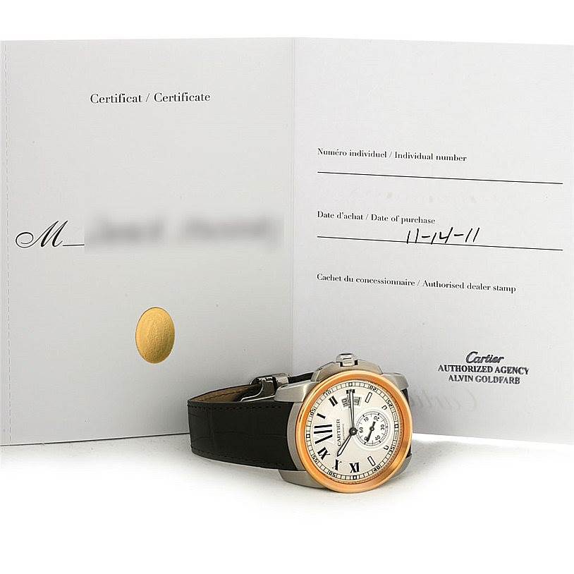 The Calibre de Cartier watch is photographed from the front, lying down, with its certificate of Best Quality
ity displayed behind it.