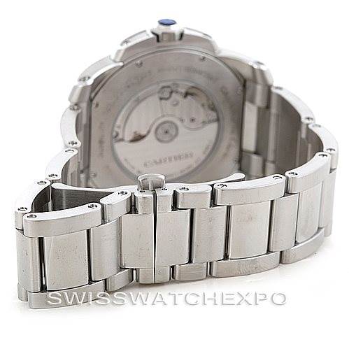 The image shows the back view of a Calibre de Cartier watch by Cartier, highlighting the metal bracelet and the transparent case back.