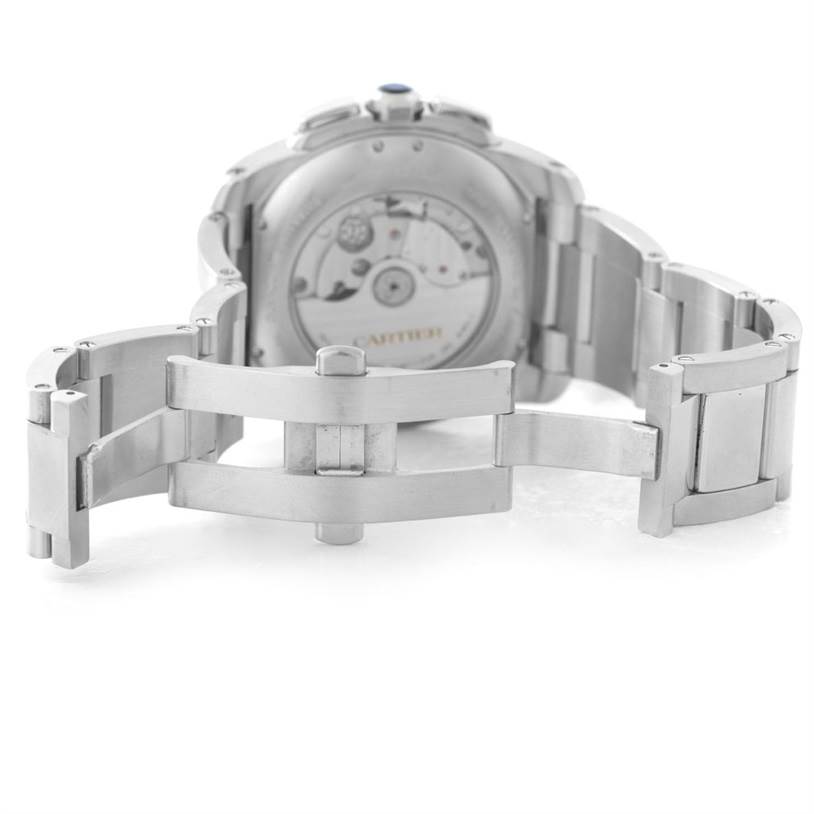 The image shows the back view of a Calibre de Cartier watch by Cartier, focusing on its open metal bracelet and clasp.