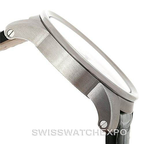 The image shows a side view of the Calibre de Cartier watch case and a partially visible leather strap.