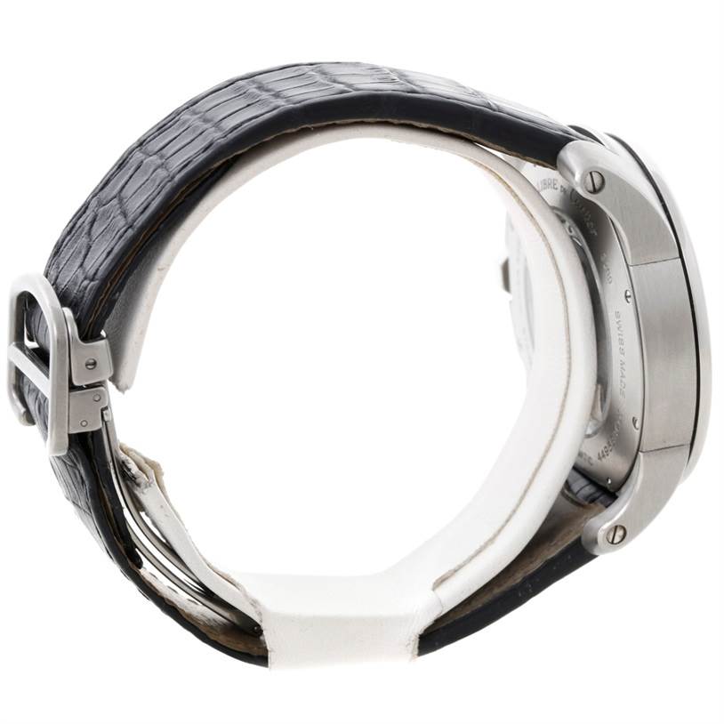 Side view of the Calibre de Cartier model by Cartier showing the clasp and strap.