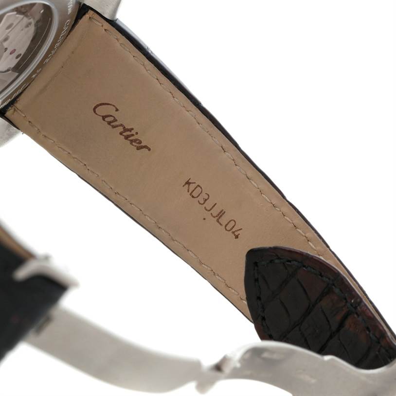 The image shows the underside of the strap with the Cartier brand and model number for a Calibre de Cartier watch.