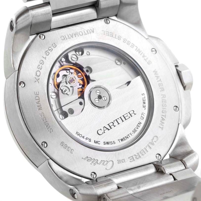 The image shows the back side of the Calibre de Cartier model by Cartier, revealing the watch
s automatic movement and intricate details.
