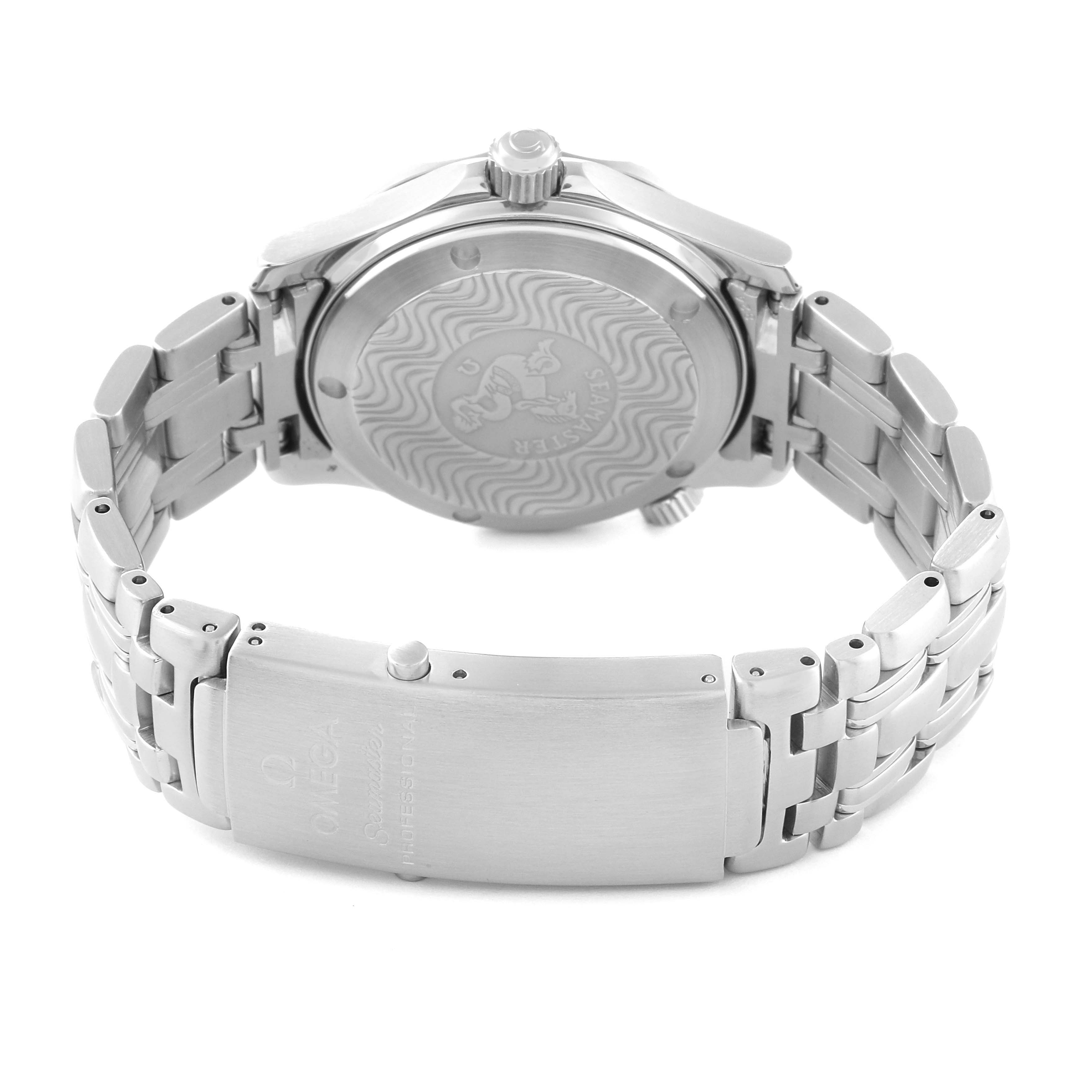 The image shows the back and bracelet of an Omega Seamaster 2551.80.00 Men
s Stainless Steel Blue Dial 2551.80.00 Men
s Stainless Steel Blue Dial watch, prominently featuring the case back and clasp.