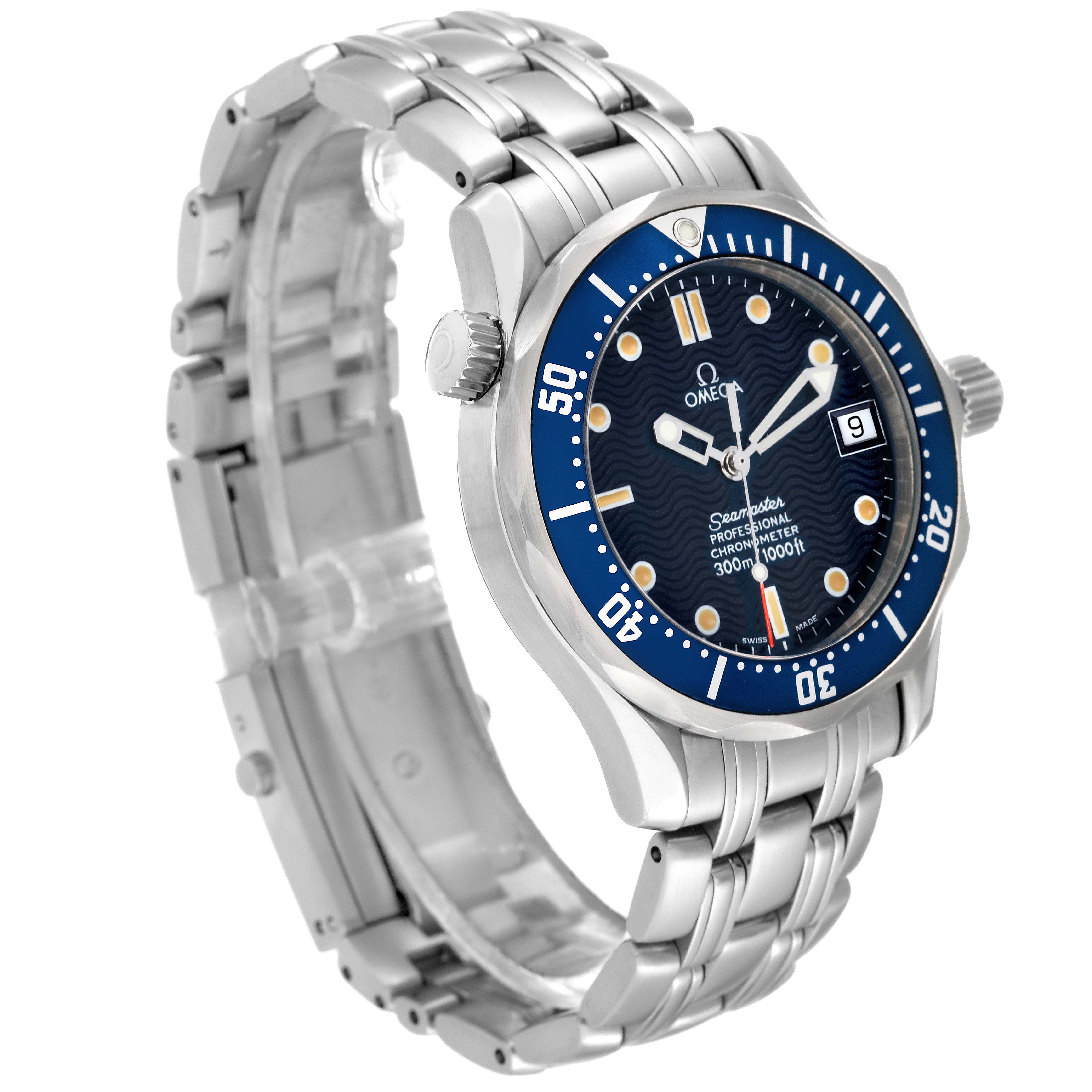 The image shows an angled view of the Omega Seamaster 2551.80.00 Men
s Stainless Steel Blue Dial 2551.80.00 Men
s Stainless Steel Blue Dial watch, displaying its face, bezel, crown, and bracelet.