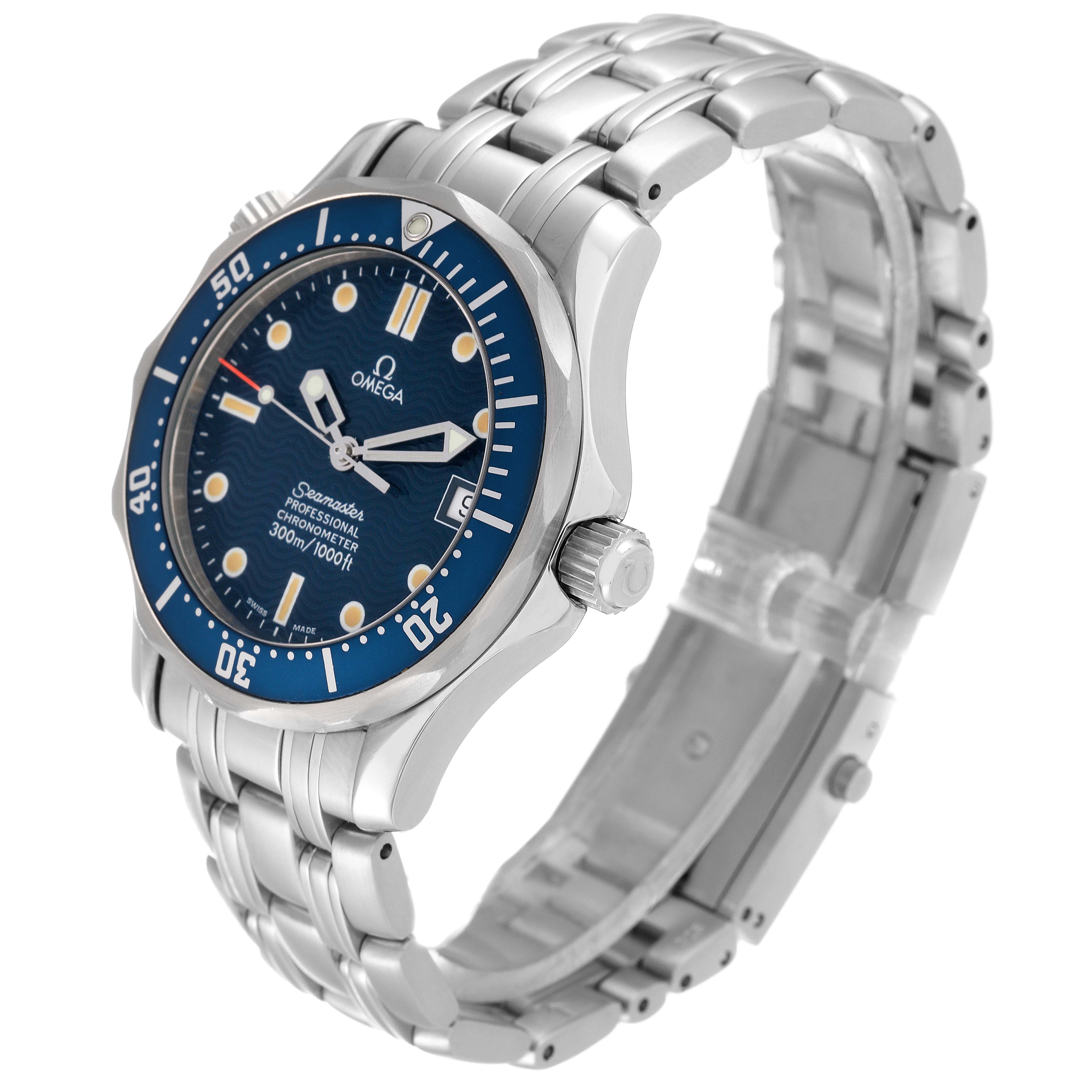 This image shows an Omega Seamaster 2551.80.00 Men
s Stainless Steel Blue Dial 2551.80.00 Men
s Stainless Steel Blue Dial watch at an angle highlighting the face, bezel, crown, and stainless steel bracelet.