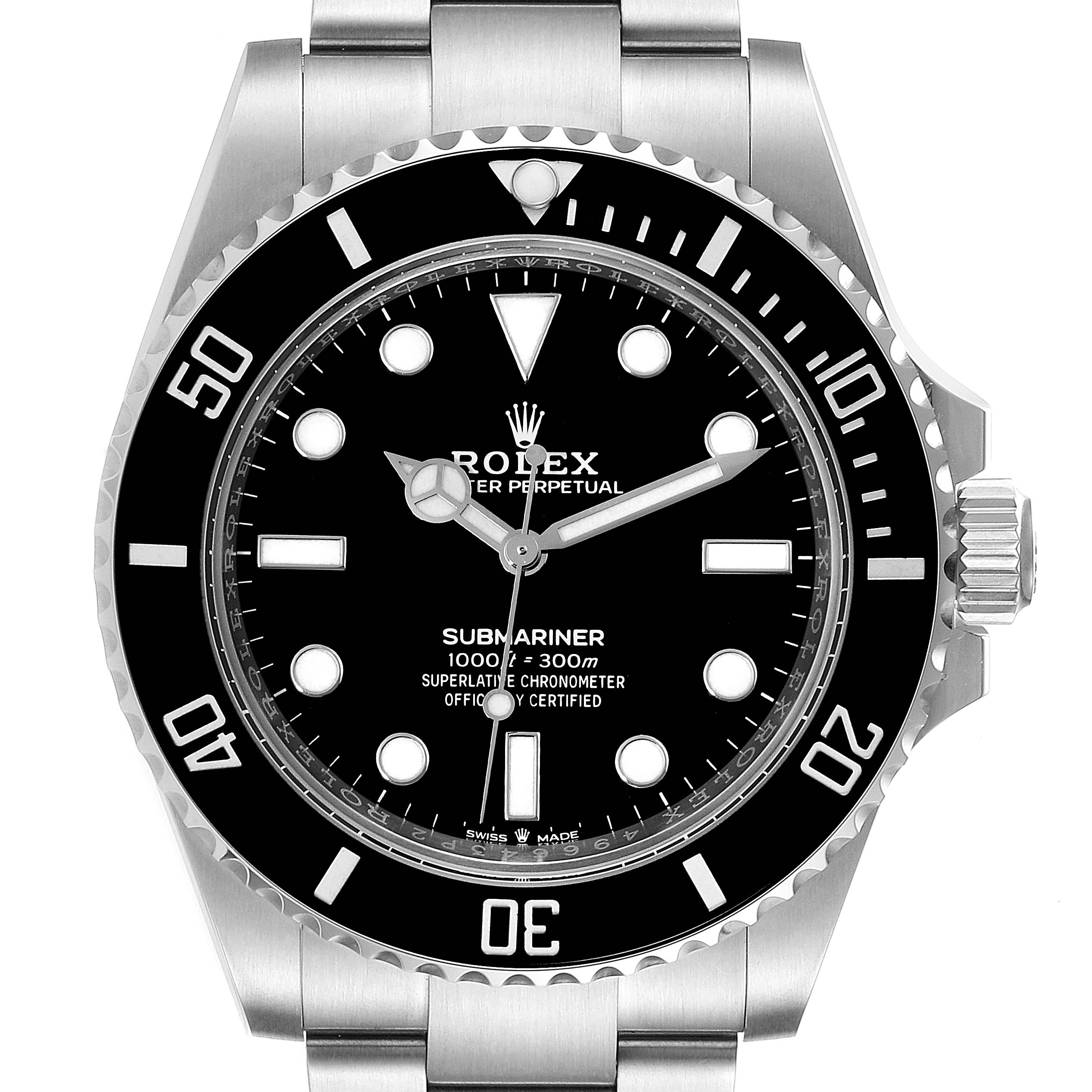 The image shows a frontal view of the Submariner model by Rolex, highlighting the dial, bezel, hands, and bracelet.