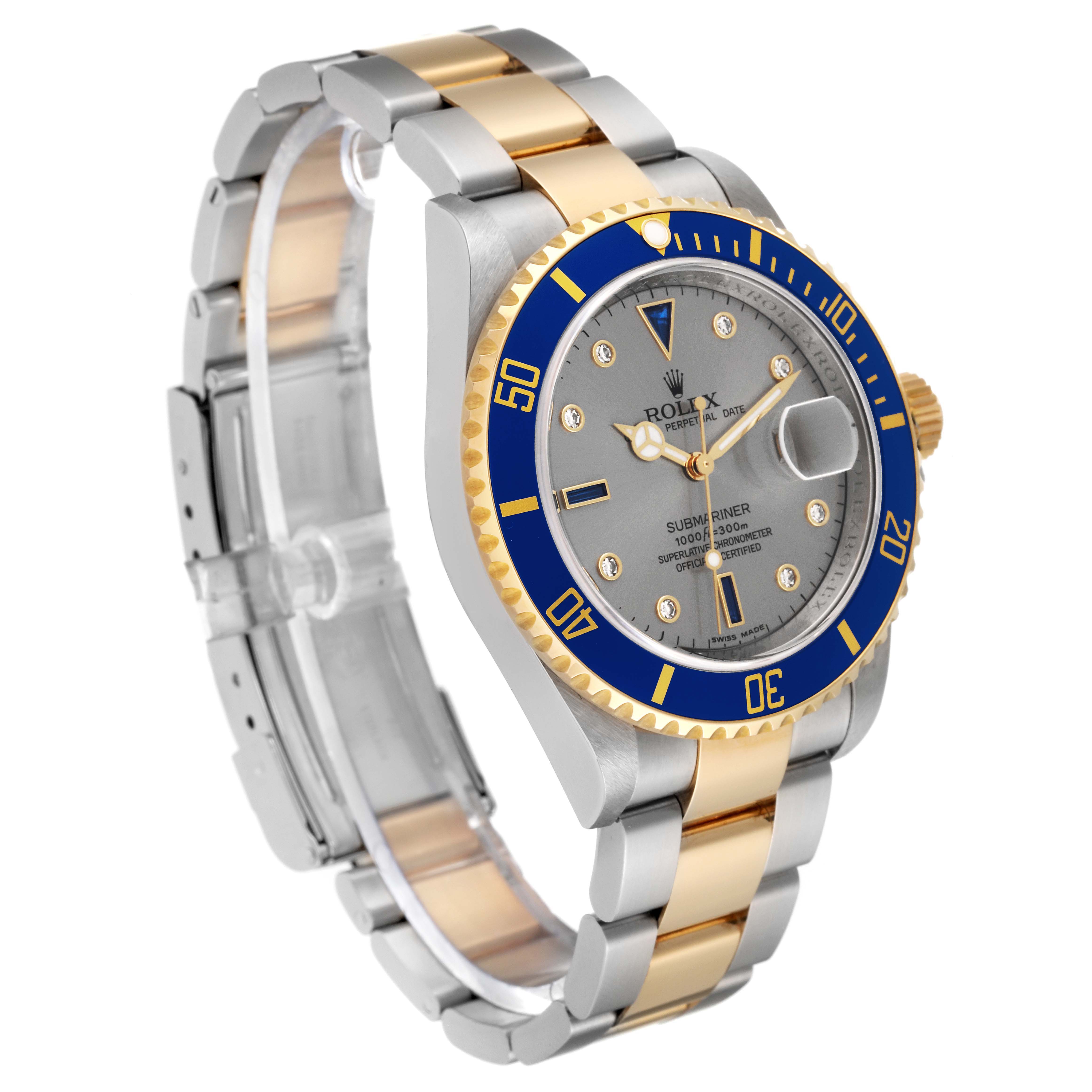 The image shows a side profile of the Rolex Submariner 16613 Men
s Steel and Gold (two tone) Grey Dial 16613 Men
s Steel and Gold (two tone) Grey Dial watch, highlighting its two-tone bracelet, blue bezel, and gray dial.