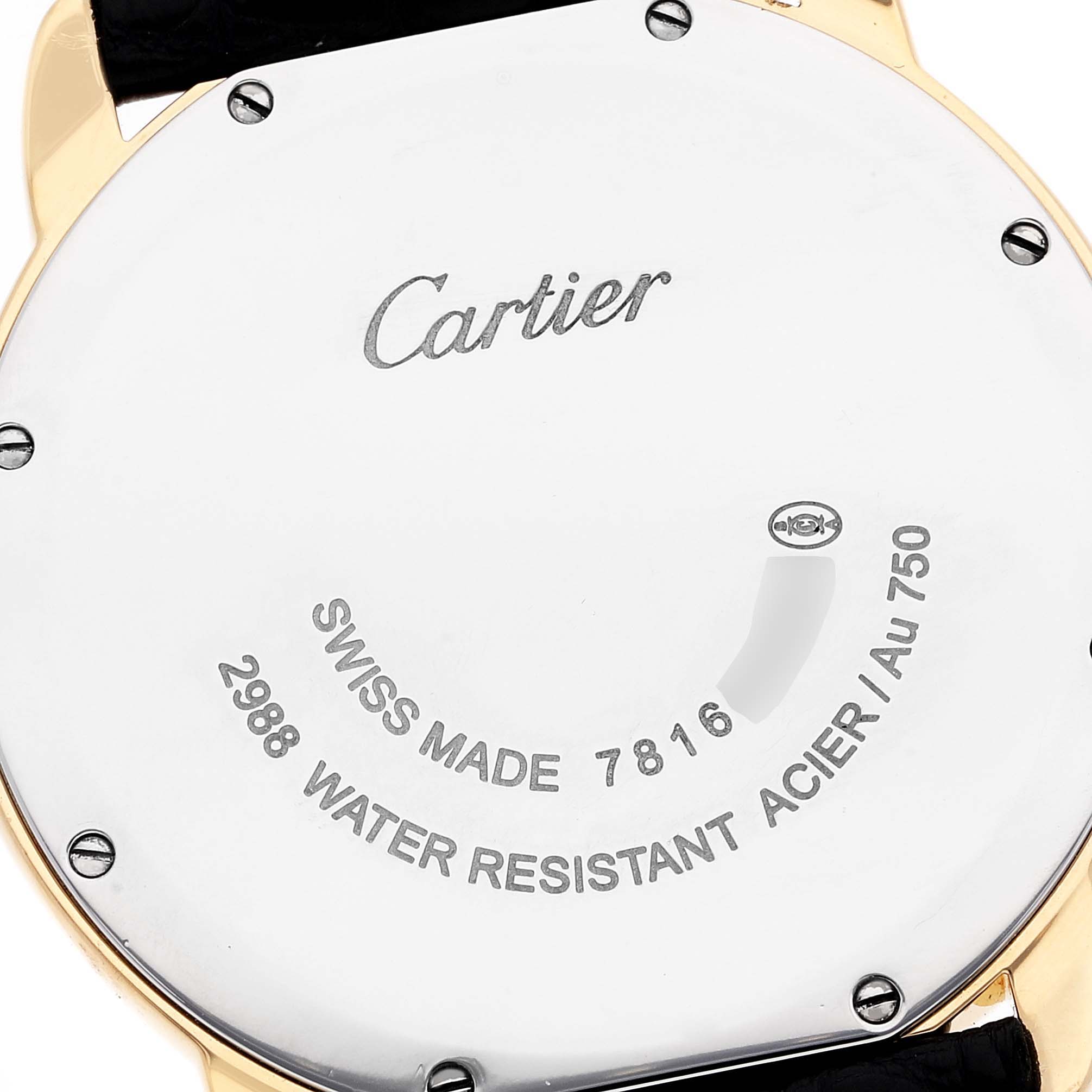 The image shows the back of a Cartier Ronde W6700455 Men
s Yellow Gold Silver Dial W6700455 Men
s Yellow Gold Silver Dial watch, highlighting its inscriptions and screws.