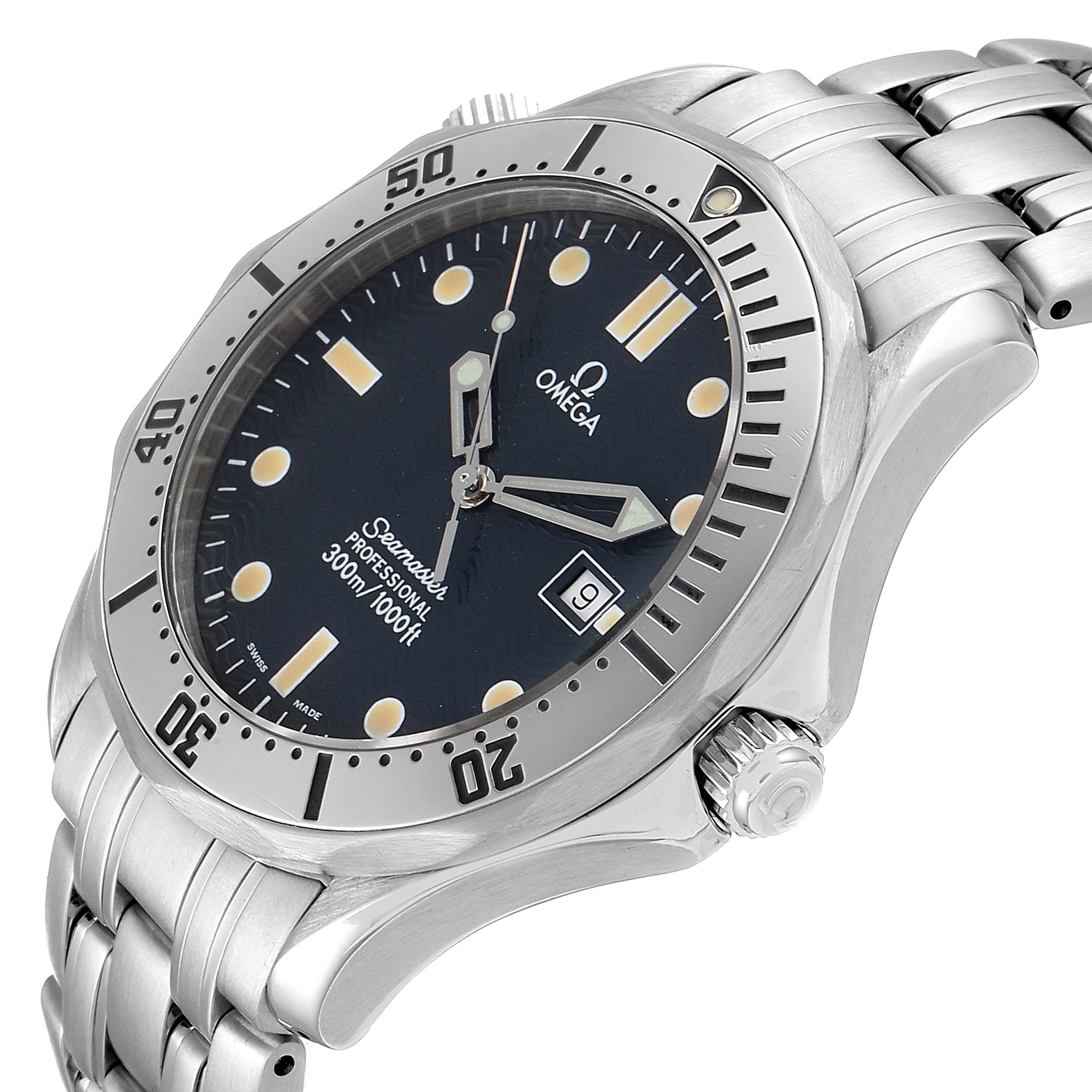 The image shows an angled close-up of the Omega Seamaster 2542.80.00 Men
s Stainless Steel Blue Dial 2542.80.00 Men
s Stainless Steel Blue Dial watch, highlighting the bezel, dial, hands, date window, and part of the bracelet.