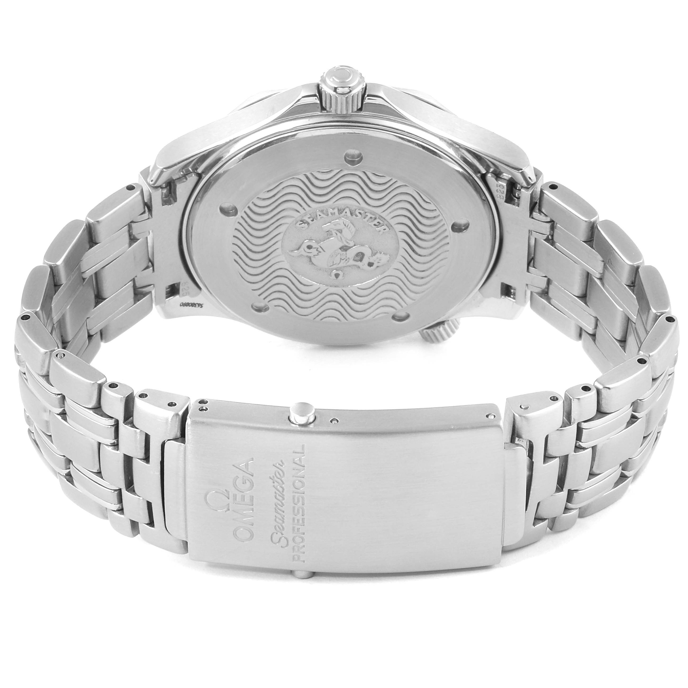 The image shows the back case and clasp of an Omega Seamaster 2541.80.00 Men
s Stainless Steel Blue Dial 2541.80.00 Men
s Stainless Steel Blue Dial watch with a detailed bracelet.