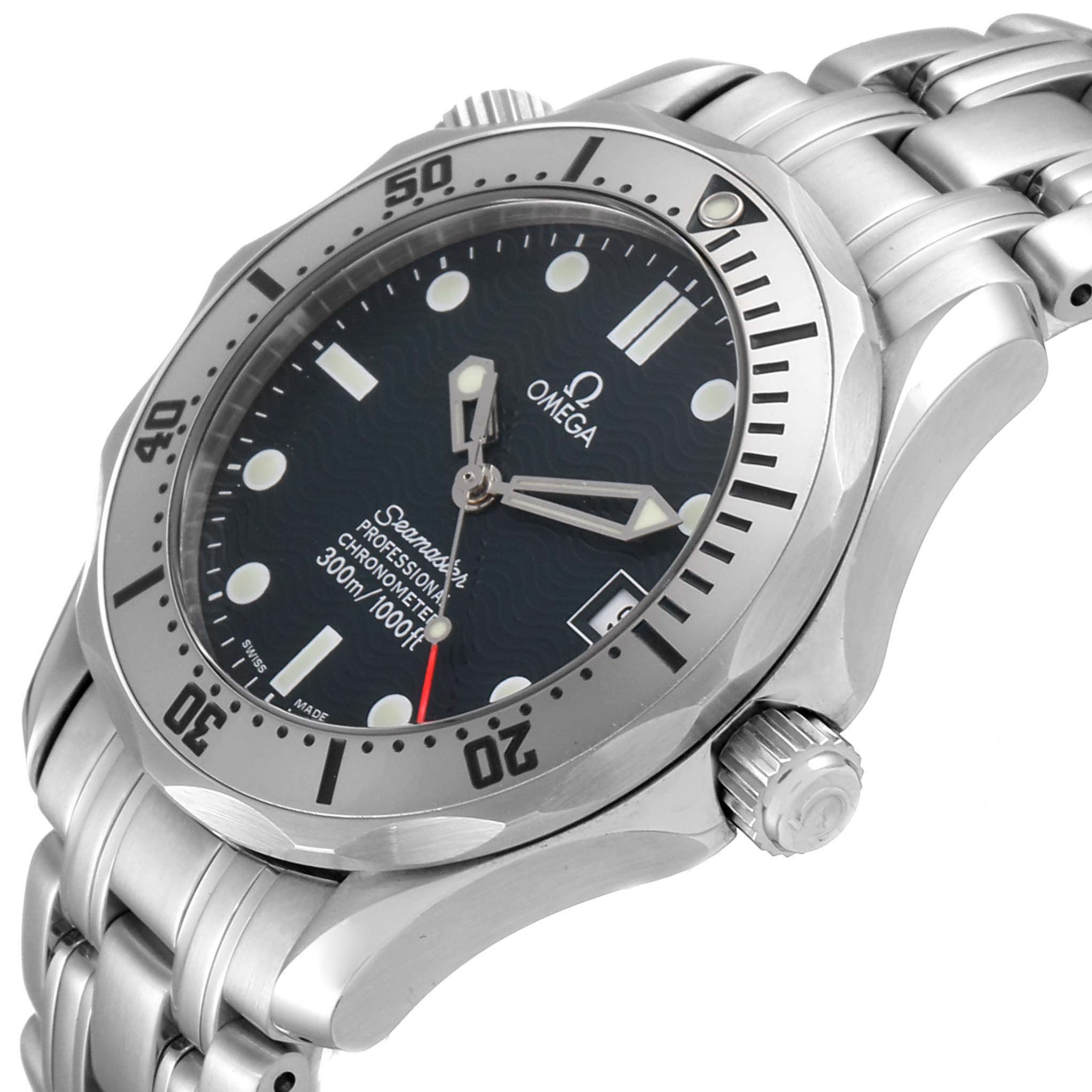 The image shows an angled view of an Omega Seamaster 2552.80.00 Men
s Stainless Steel Blue Dial 2552.80.00 Men
s Stainless Steel Blue Dial watch displaying the face, bezel, crown, and part of the bracelet.