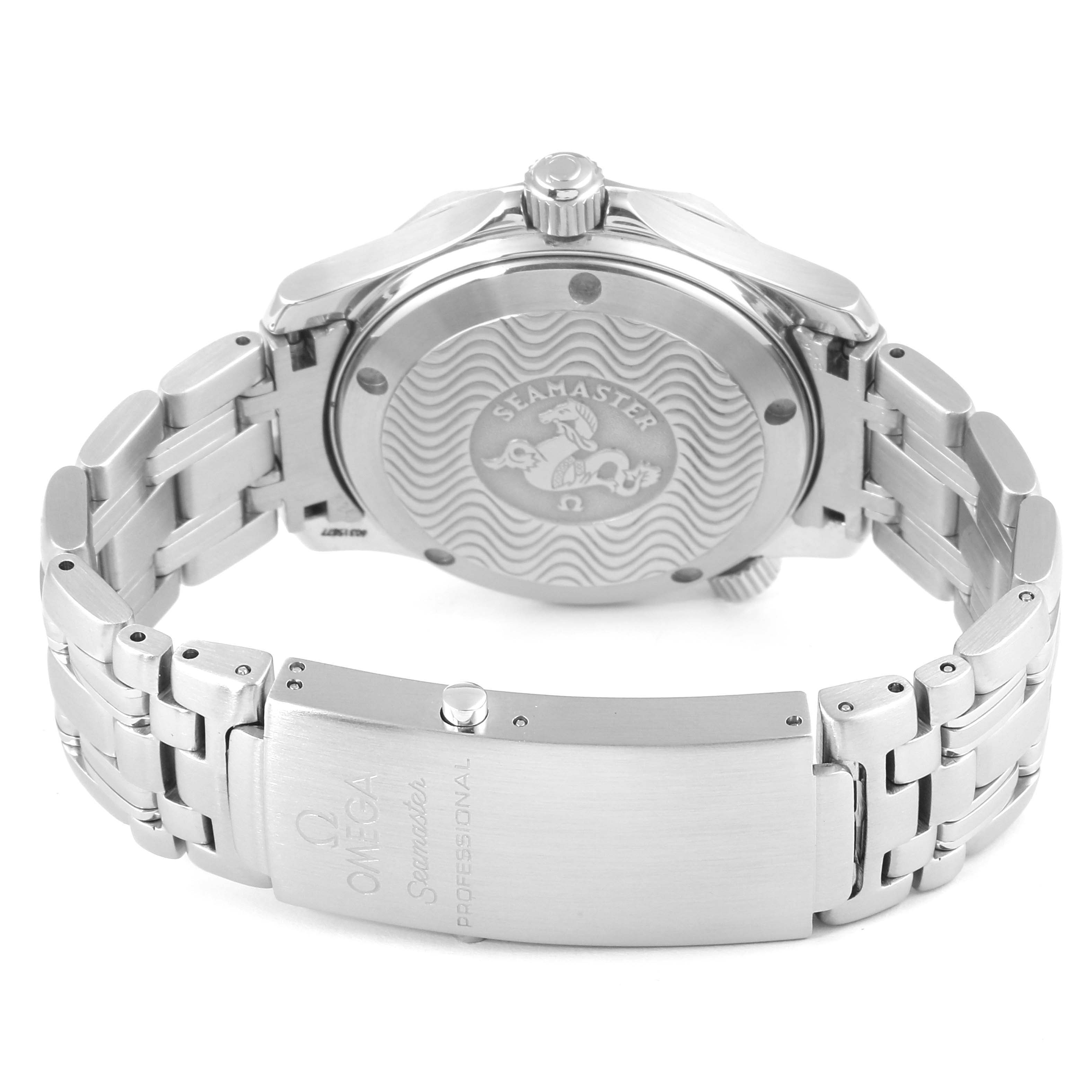 The image shows the back and clasp of the Omega Seamaster 2552.80.00 Men
s Stainless Steel Blue Dial 2552.80.00 Men
s Stainless Steel Blue Dial watch, highlighting its case back design and bracelet.