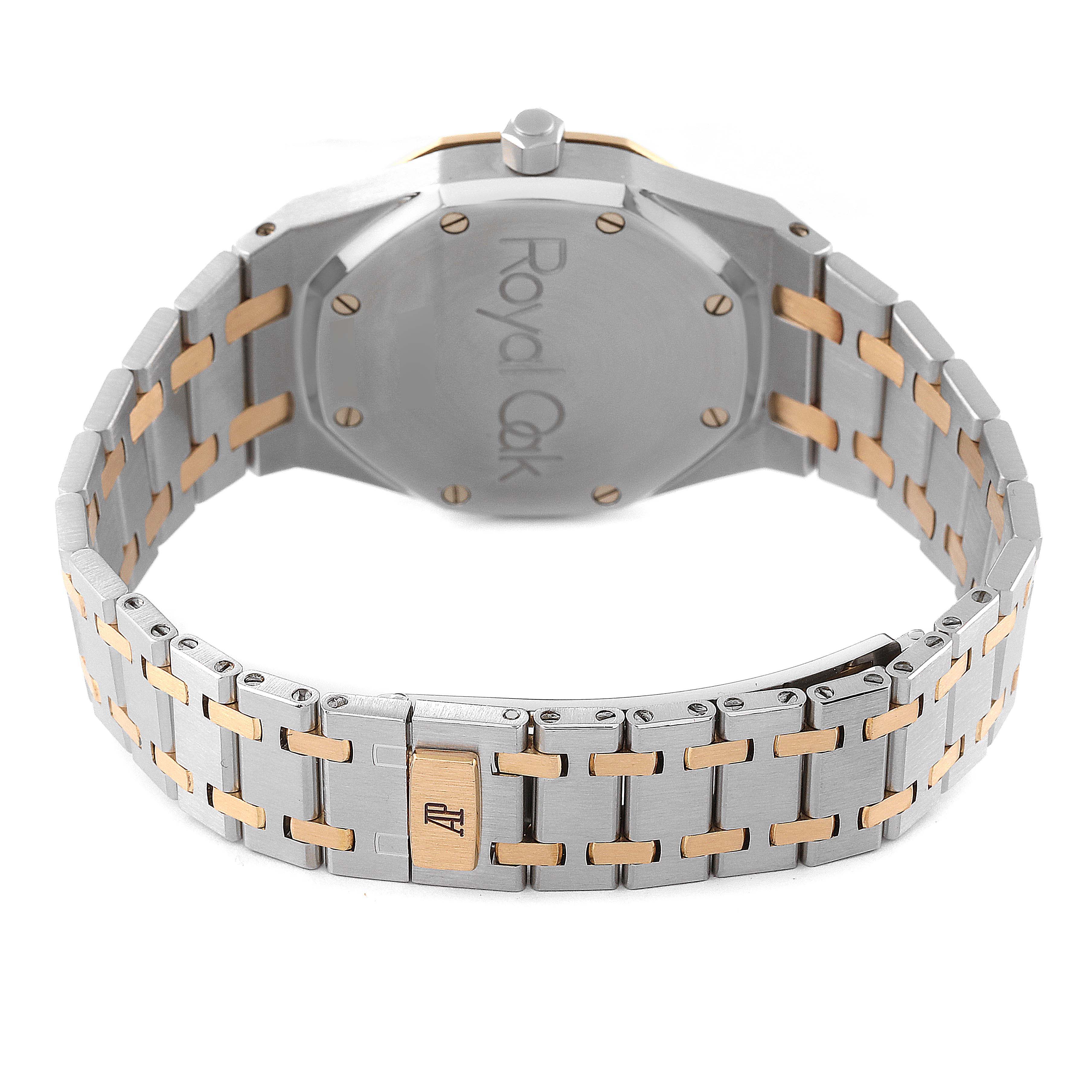 This image shows the back and bracelet of the Audemars Piguet Royal Oak 4790/789 Men's Steel and Gold (two tone) Champagne Dial 4790/789 Men's Steel and Gold (two tone) Champagne Dial watch, highlighting the clasp and caseback.