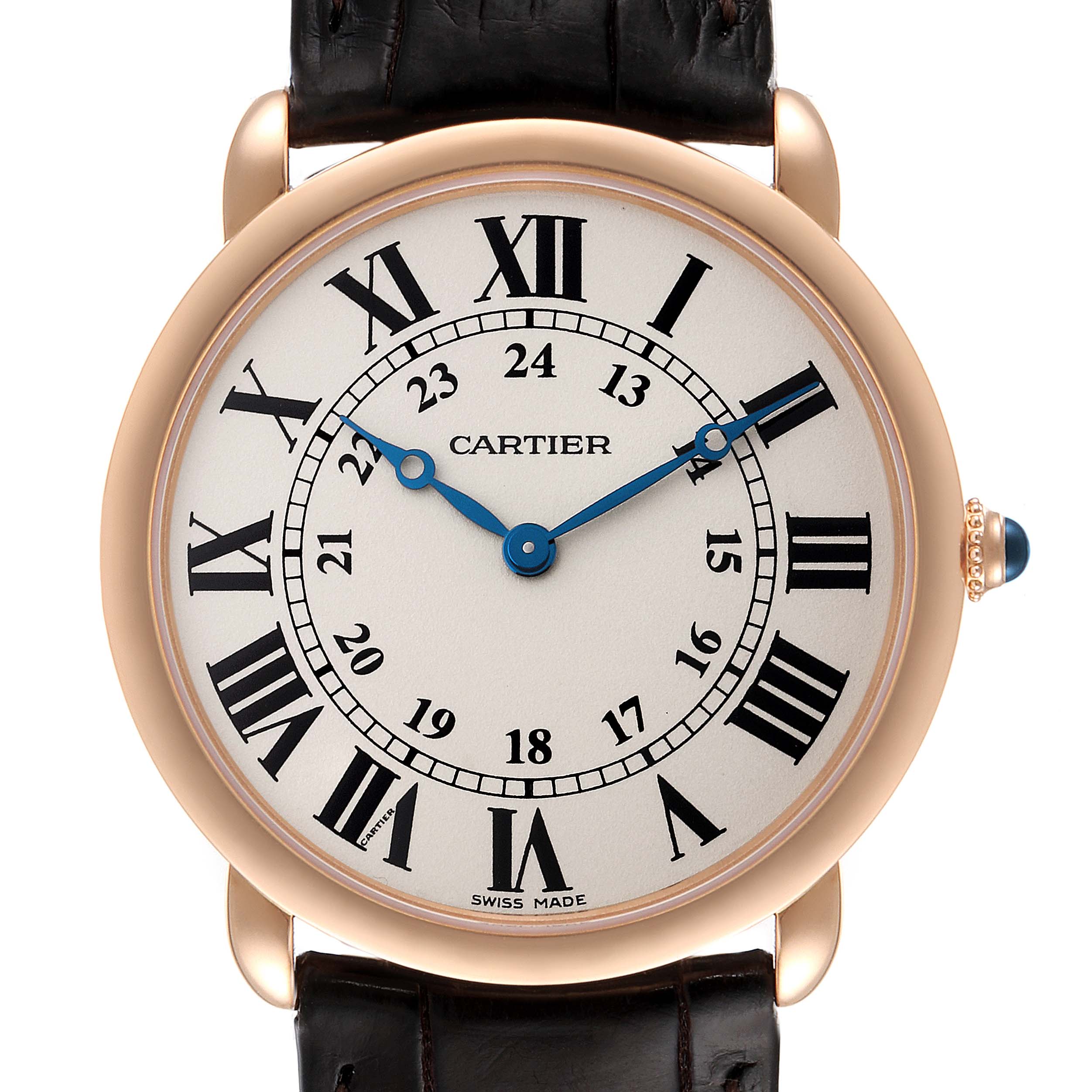 The image shows a Cartier Ronde W6800251 Men's Rose Gold Silver Dial W6800251 Men's Rose Gold Silver Dial watch from a frontal angle, highlighting the dial, case, and strap attachment.
