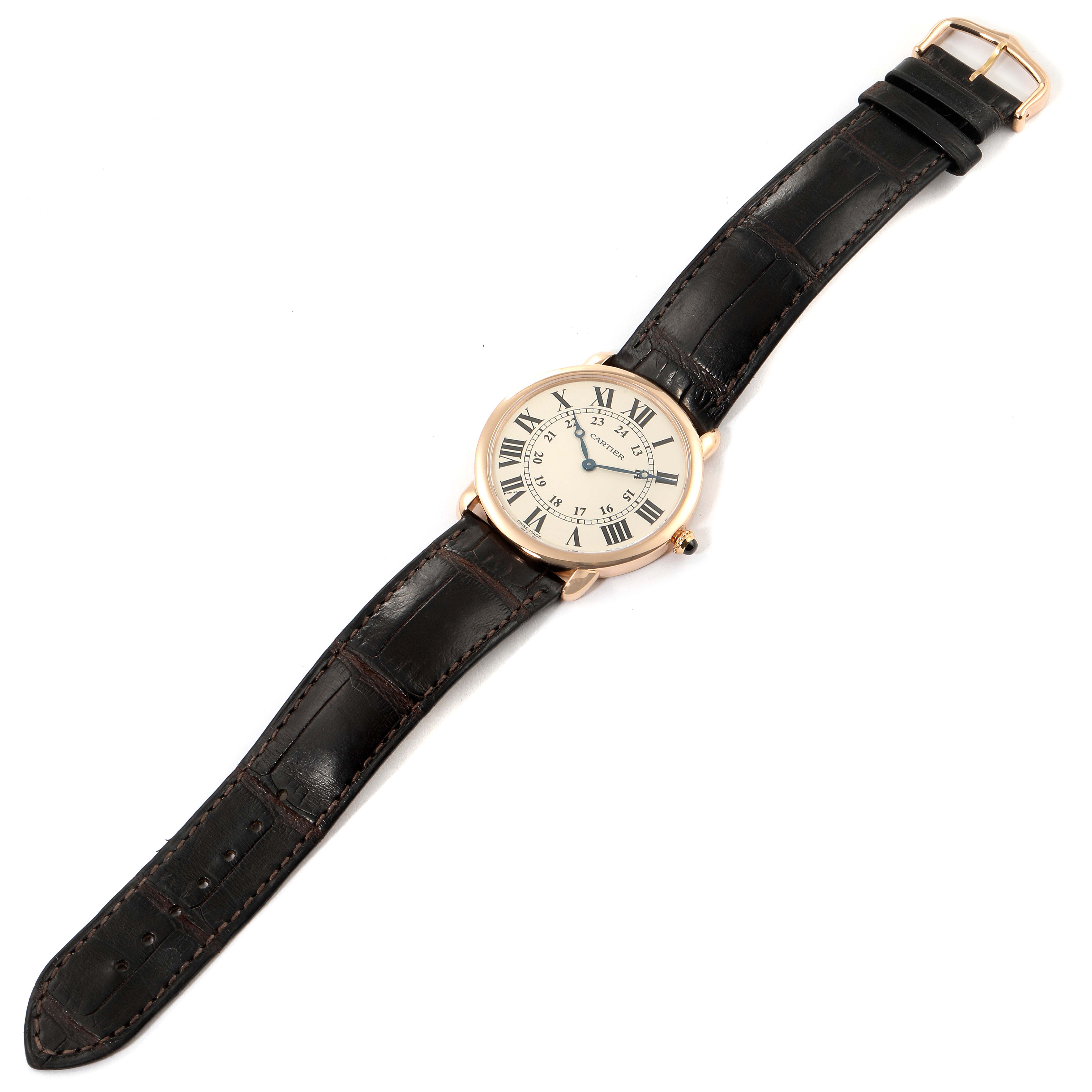This image shows a Ronde model by Cartier, viewed from the top, displaying the watch face and the entire leather strap.
