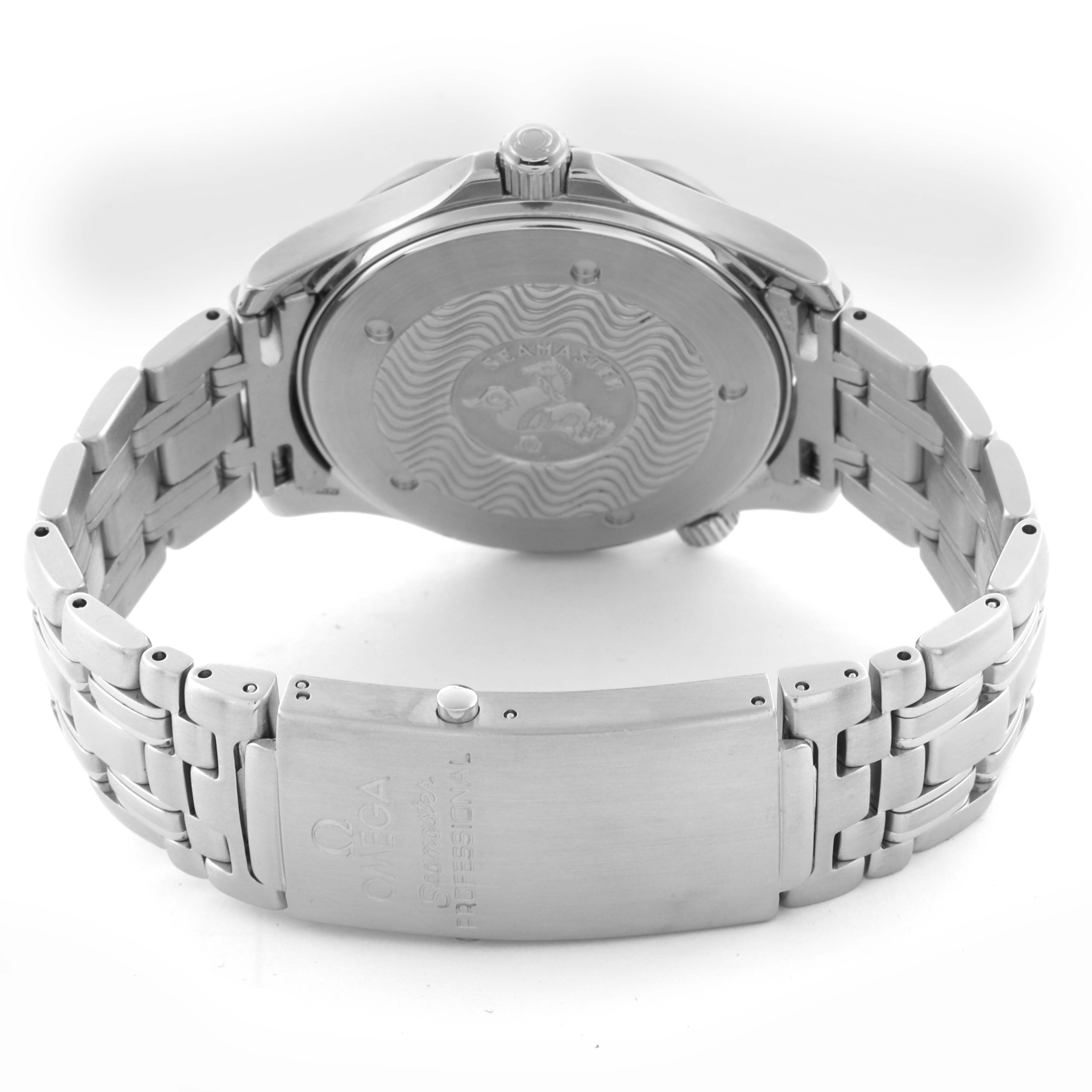 The image shows the back and bracelet of the Omega Seamaster 2541.80.00 Men
s Stainless Steel Blue Dial 2541.80.00 Men
s Stainless Steel Blue Dial watch at an angled view, highlighting the clasp and case back.