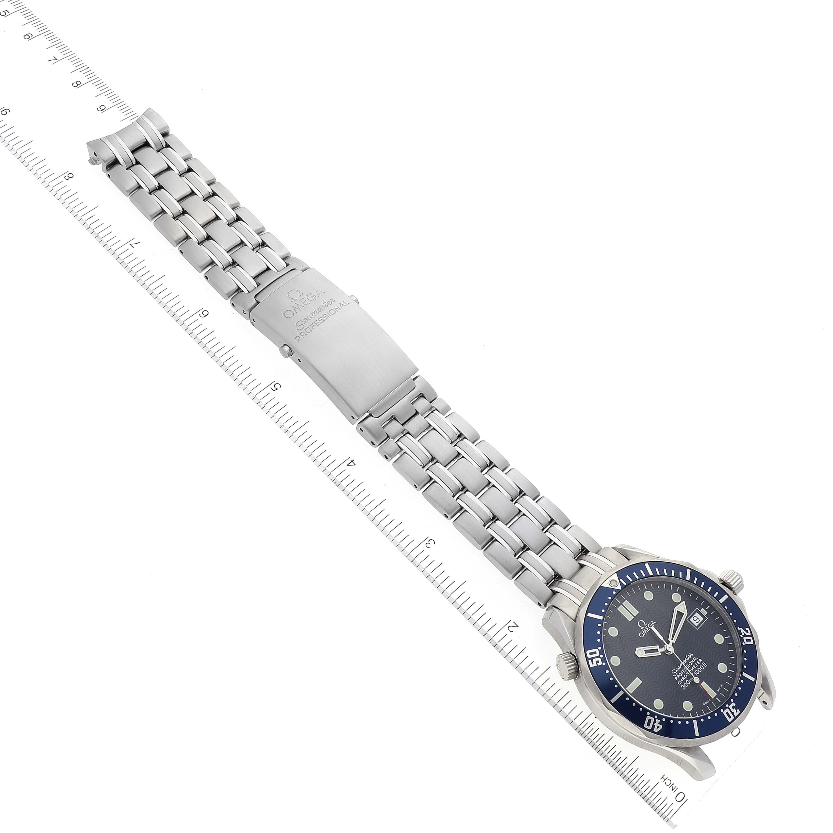 The image shows the front view of an Omega Seamaster 2531.80.00 Men's Stainless Steel Blue Dial 2531.80.00 Men's Stainless Steel Blue Dial watch, including the watch face, bezel, and metal bracelet.