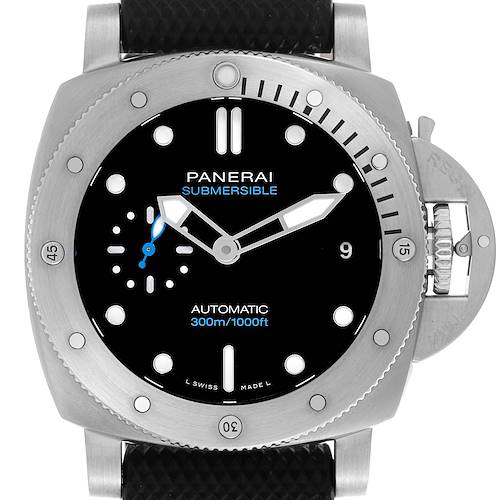 The image shows a front view of the Panerai Submersible watch, displaying its bezel, dial, hands, and crown guard.