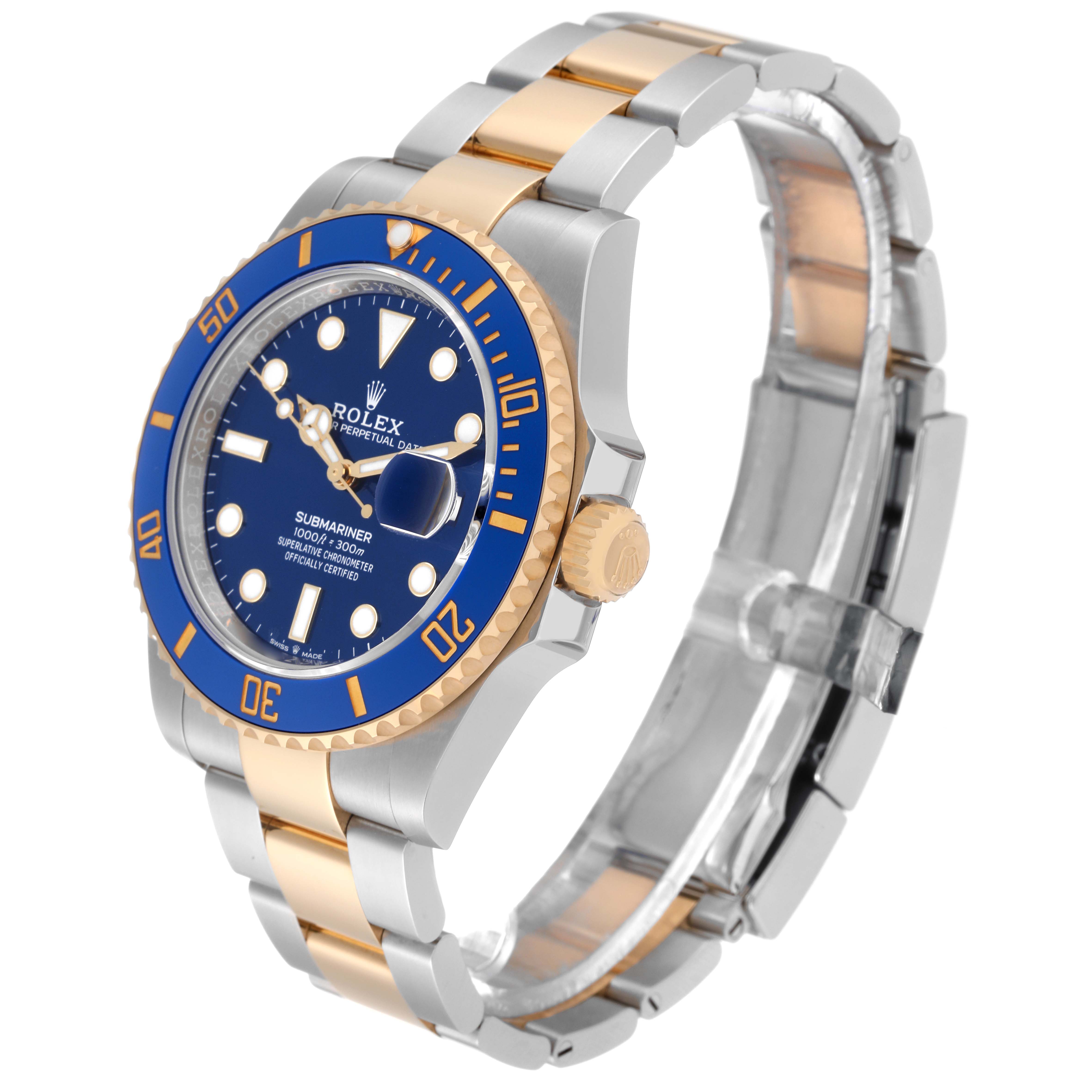 This image shows a side view of the Rolex Submariner 126613LB Men
s Steel and Gold (two tone) Blue Dial 126613LB Men
s Steel and Gold (two tone) Blue Dial watch, highlighting its blue dial, rotating bezel, and two-tone bracelet.