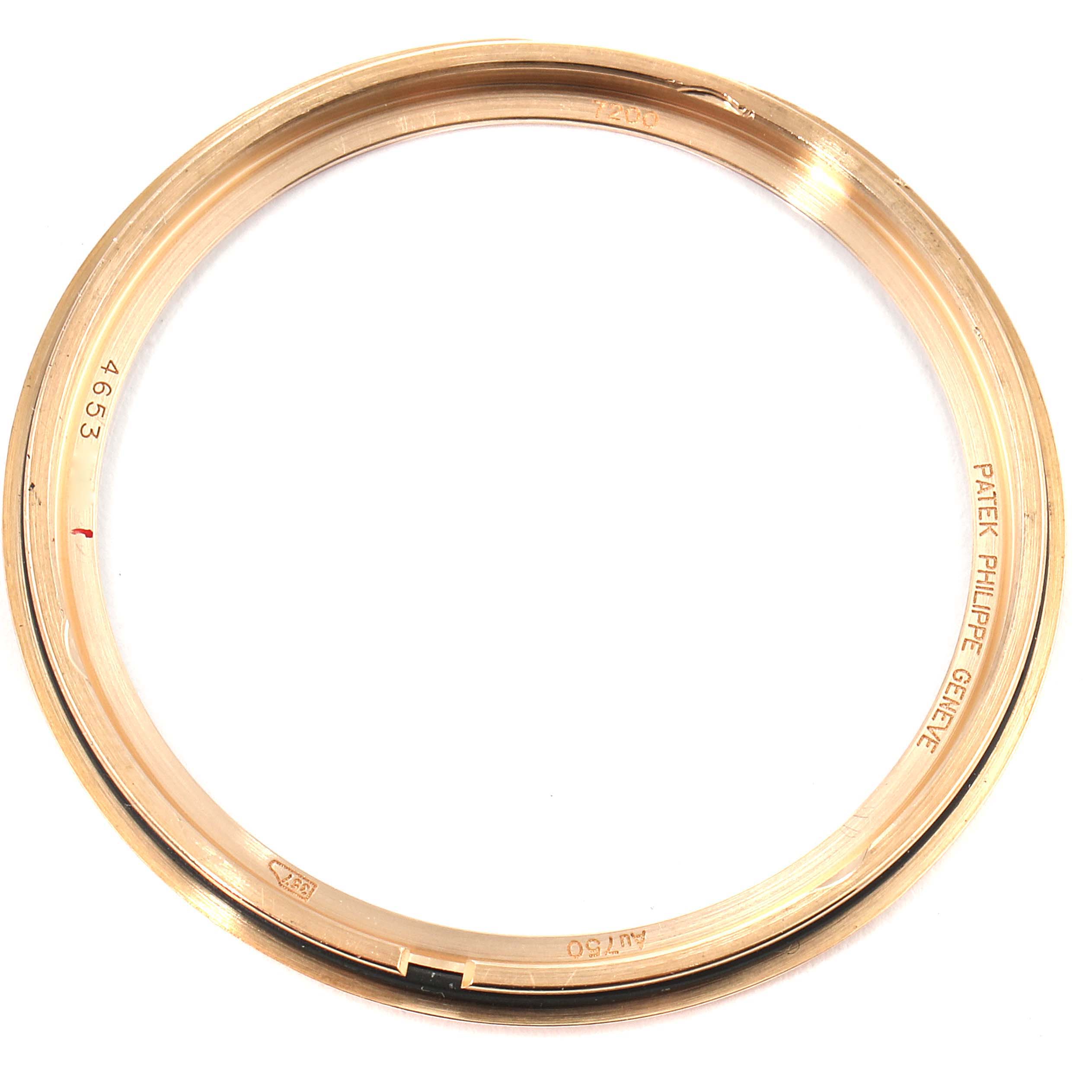 This is a close-up of the bezel from a Patek Philippe Calatrava 7200R Men
s Rose Gold Silver Dial 7200R Men
s Rose Gold Silver Dial watch.