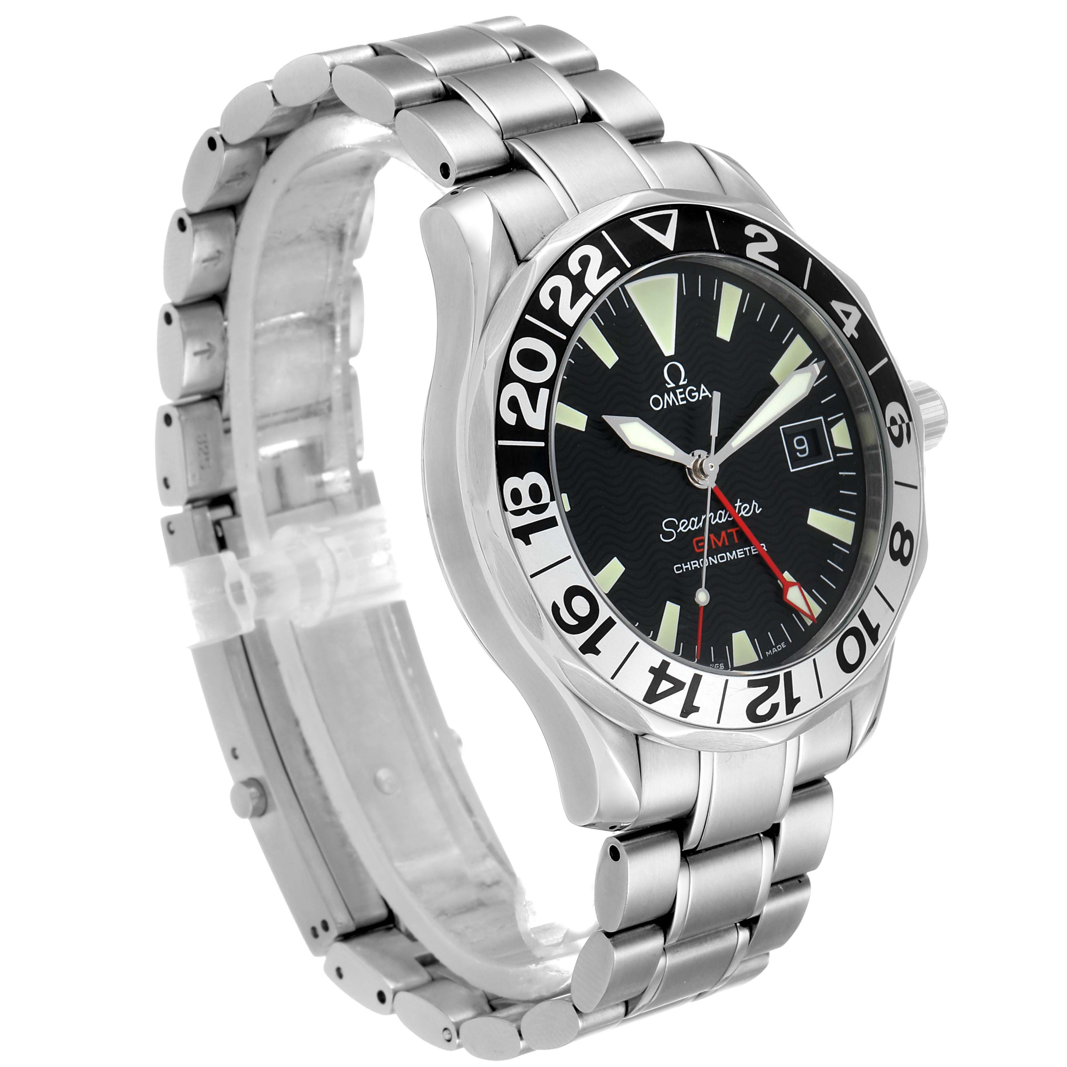 The image shows a side view of an Omega Seamaster 2234.50.00 Men
s Stainless Steel Black Dial 2234.50.00 Men
s Stainless Steel Black Dial watch, featuring its bracelet, bezel, and dial.