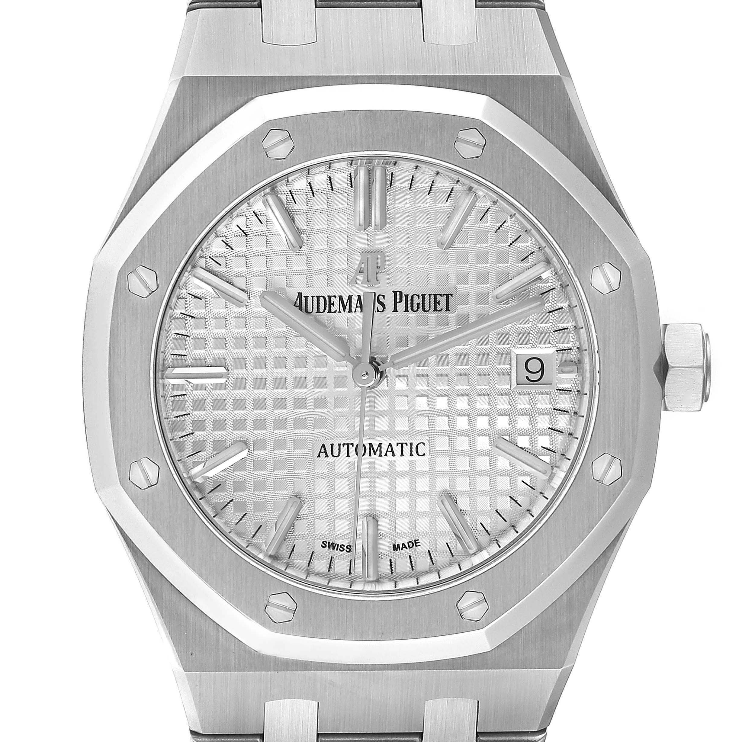 The image shows a close-up front view of the Audemars Piguet Royal Oak 15450ST.OO.1256ST.01 Men
s Stainless Steel Silver Dial 15450ST.OO.1256ST.01 Men
s Stainless Steel Silver Dial watch, featuring its dial, bezel, and bracelet.