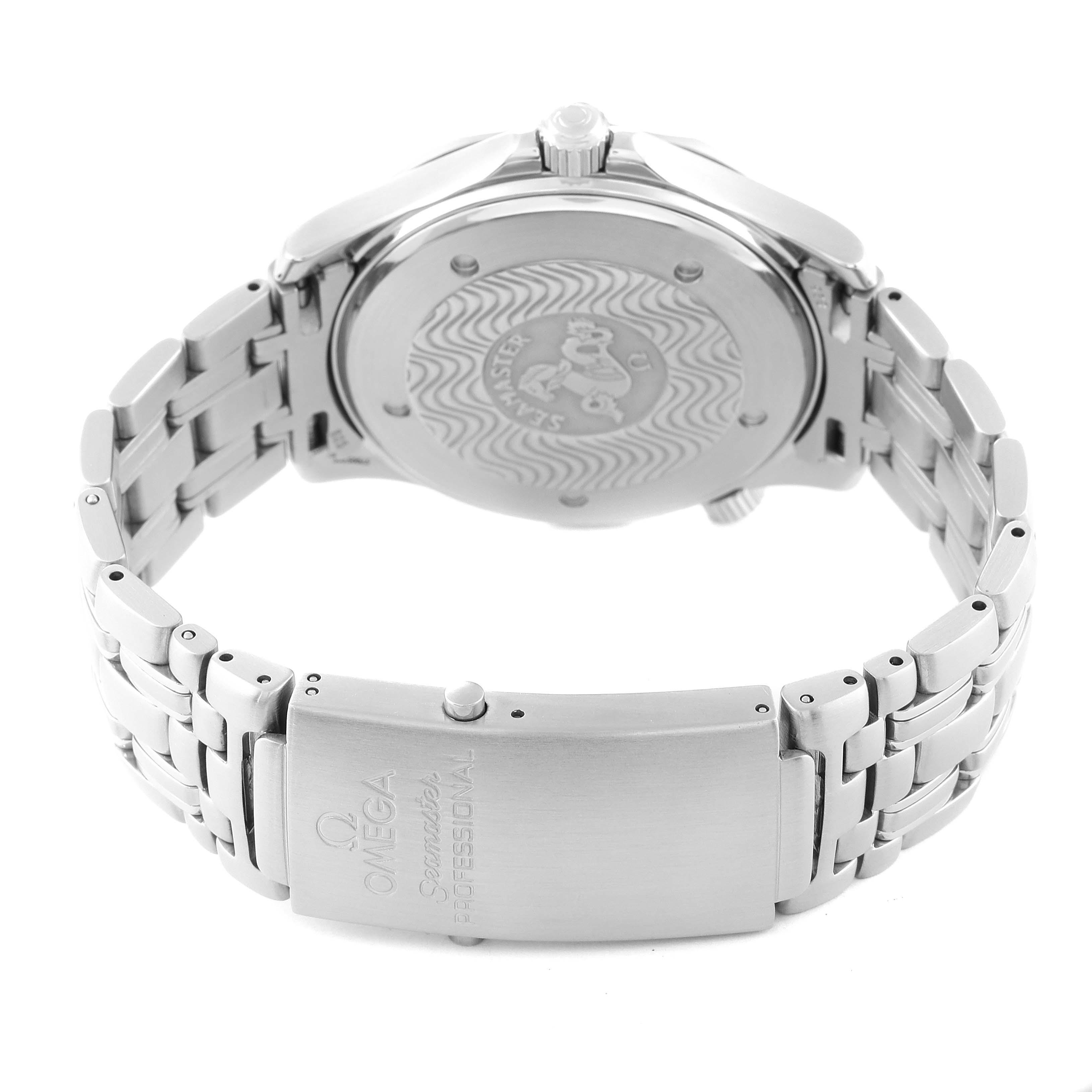 This image shows the back case and clasp of the Omega Seamaster 2541.80.00 Men
s Stainless Steel Blue Dial 2541.80.00 Men
s Stainless Steel Blue Dial watch, highlighting the bracelet and engraving.