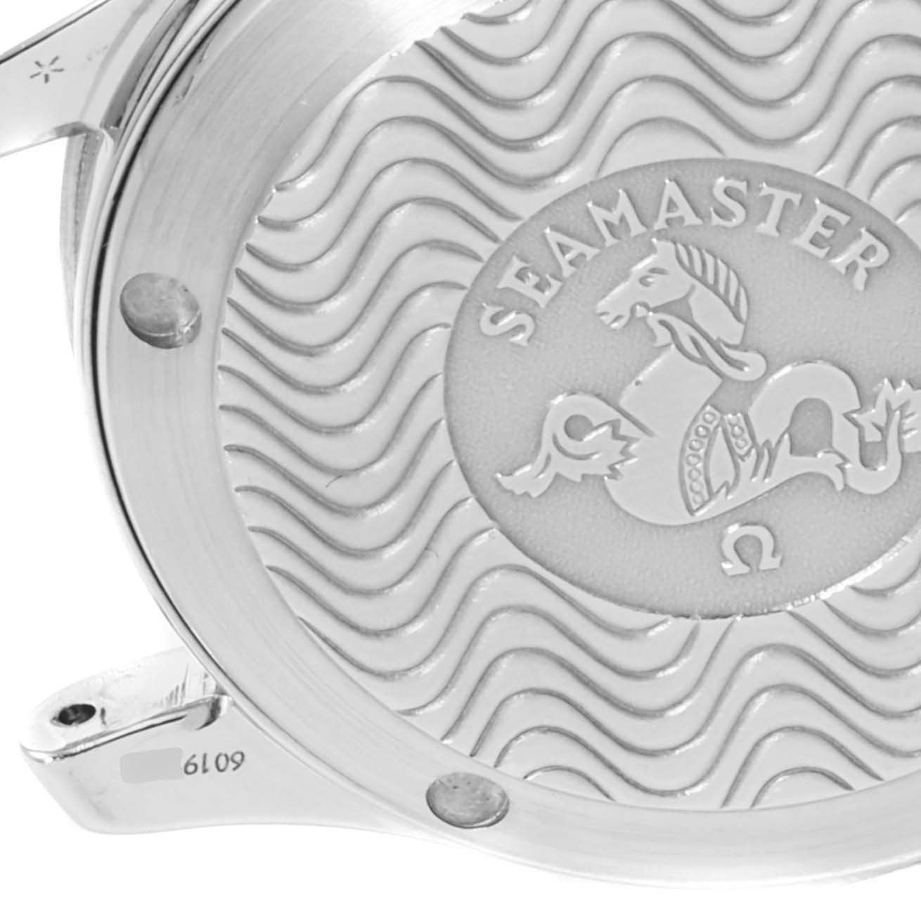 This image shows the case back of an Omega Seamaster 2551.80.00 Men
s Stainless Steel Blue Dial 2551.80.00 Men
s Stainless Steel Blue Dial watch from a close-up angle.