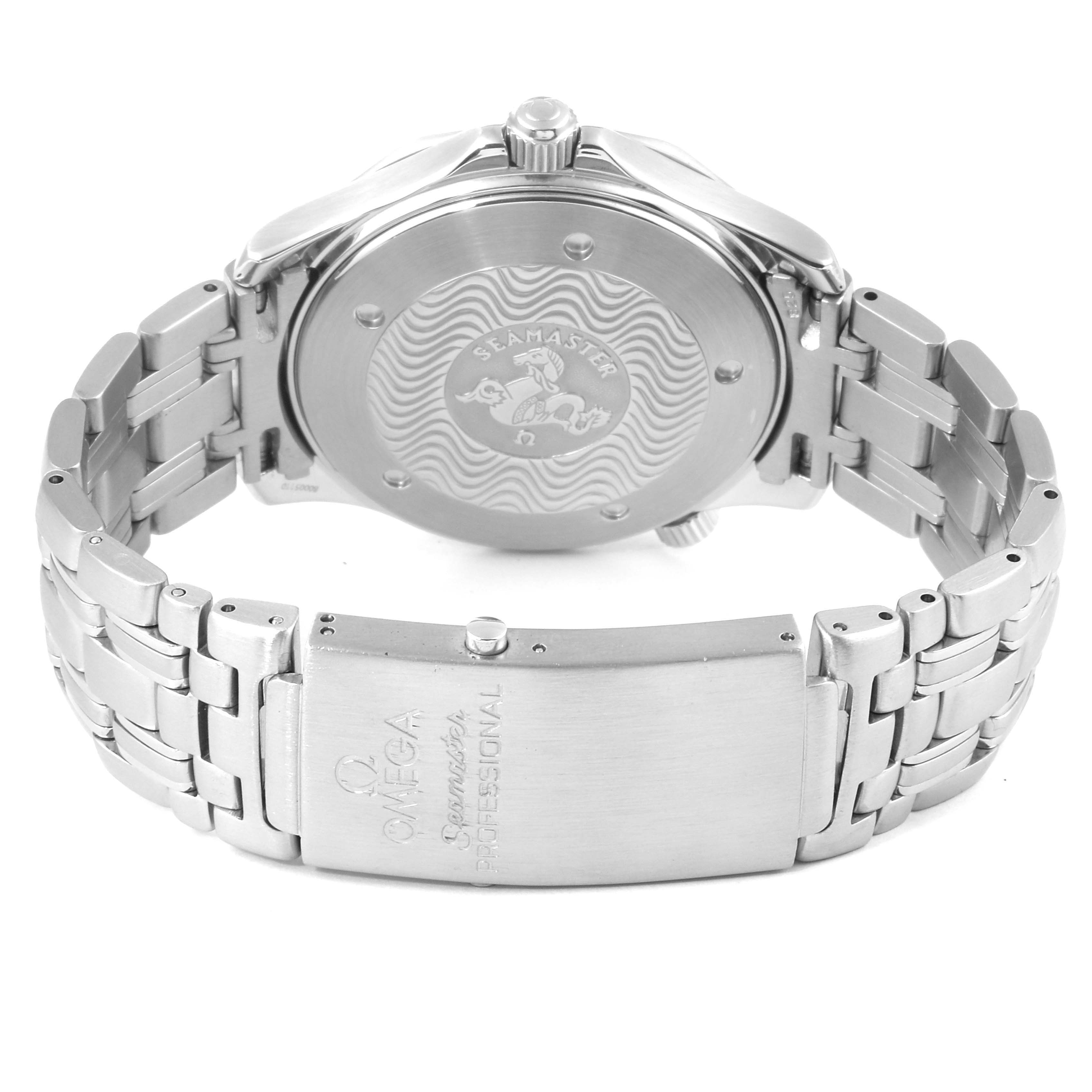 This image shows the back case and stainless steel bracelet of the Omega Seamaster 2254.50.00 Men
s Stainless Steel Black Dial 2254.50.00 Men
s Stainless Steel Black Dial watch.