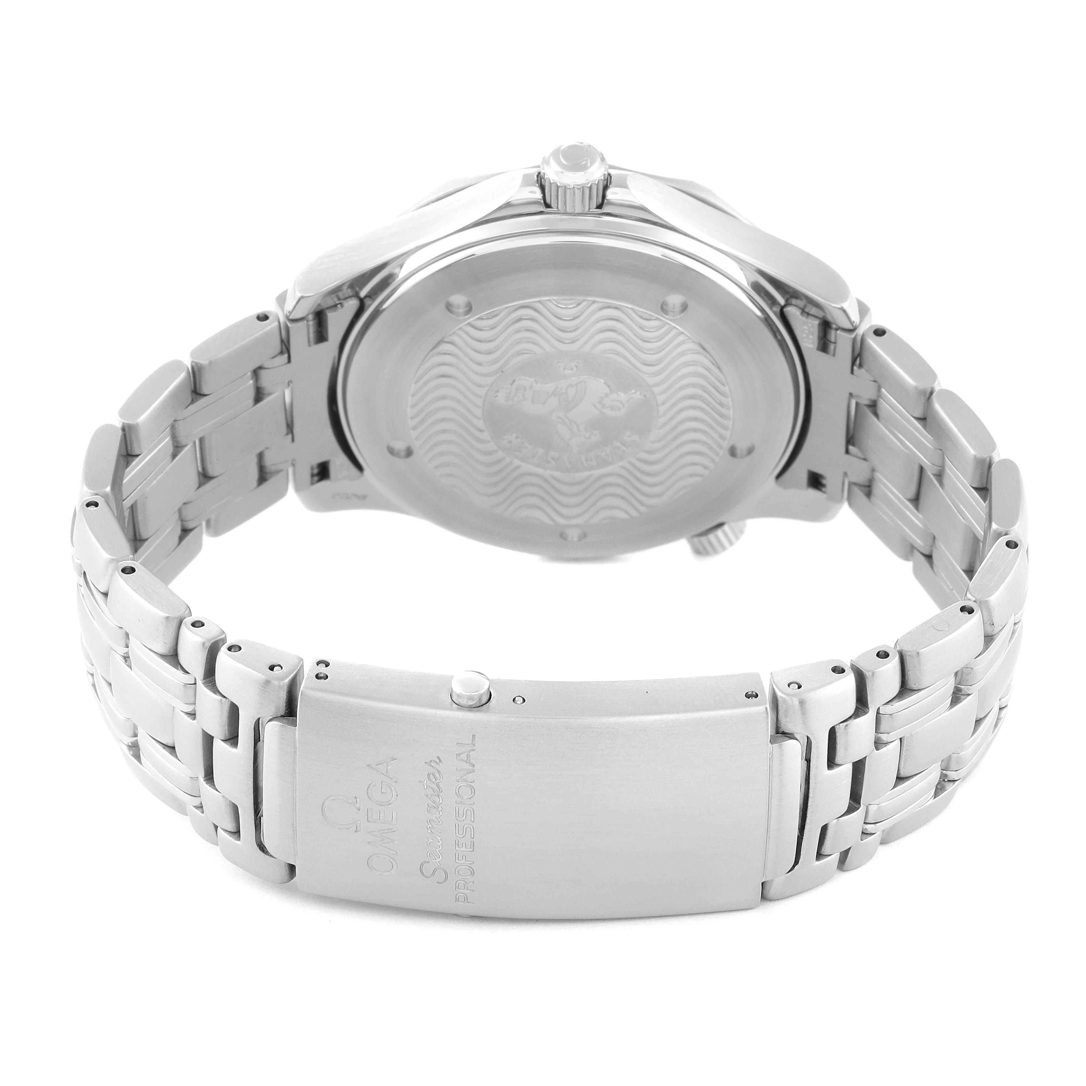 The image shows the back case and stainless steel bracelet of an Omega Seamaster 2531.80.00 Men
s Stainless Steel Blue Dial 2531.80.00 Men
s Stainless Steel Blue Dial watch.