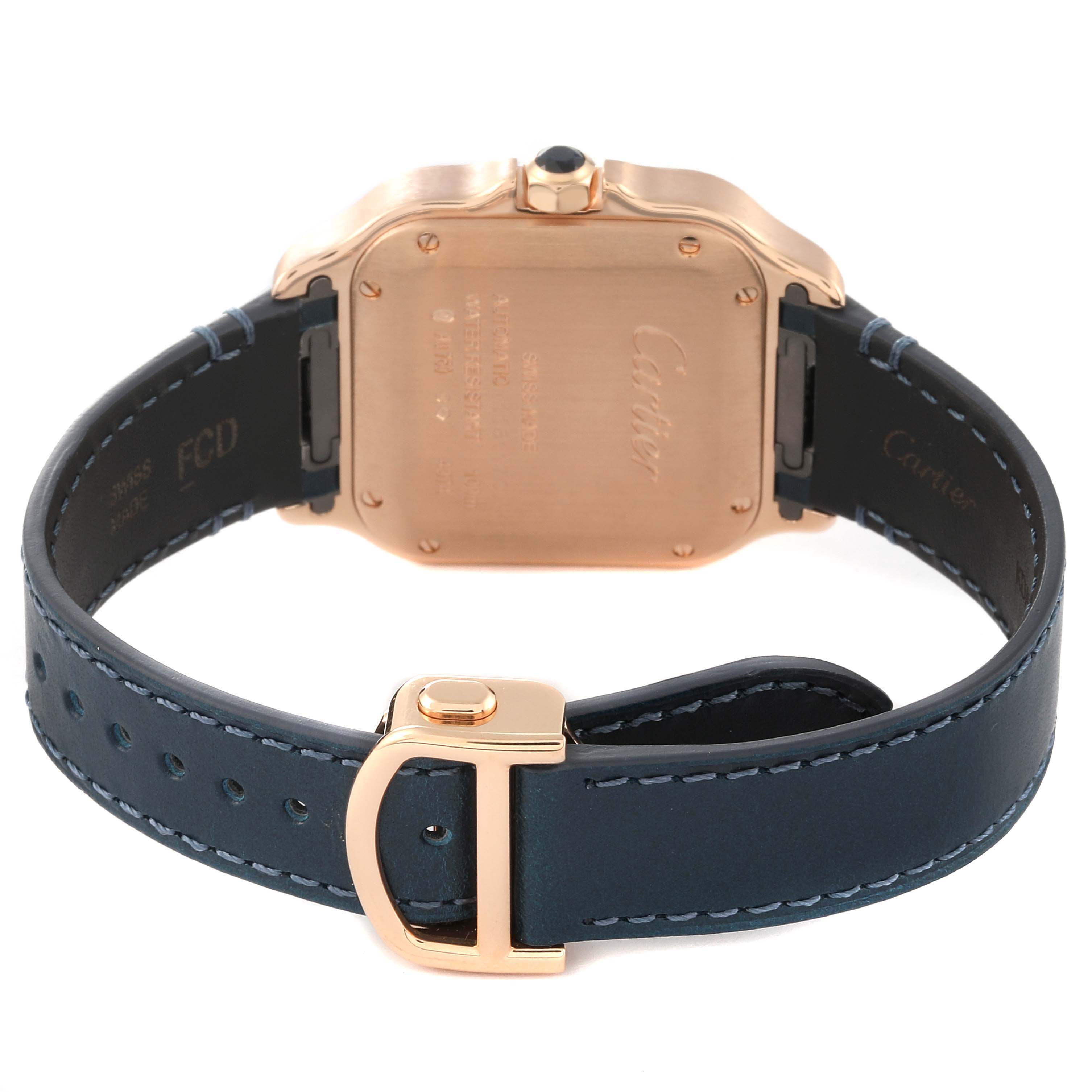 The image shows the back case and strap of a Cartier Santos WGSA0028 Men
s Rose Gold Silver Dial WGSA0028 Men
s Rose Gold Silver Dial watch, highlighting the buckle and leather band.