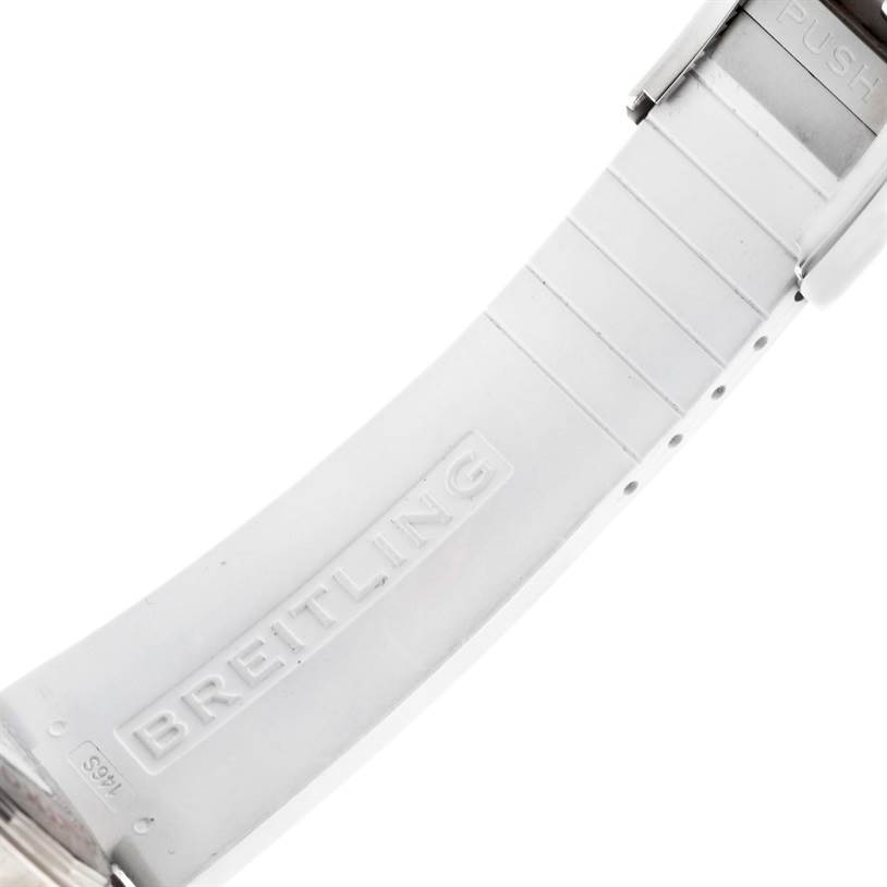 This image shows a close-up of the white rubber strap with the clasp of the Breitling Superocean A32380A9-A737 Stainless Steel White Dial A32380A9-A737 Stainless Steel White Dial watch.