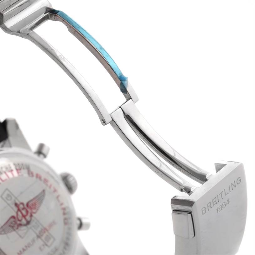 This image shows the clasp and partial links of a Breitling Superocean U2337012/BB81-200S Men's Stainless Steel Black Dial U2337012/BB81-200S Men's Stainless Steel Black Dial watch from a side angle.