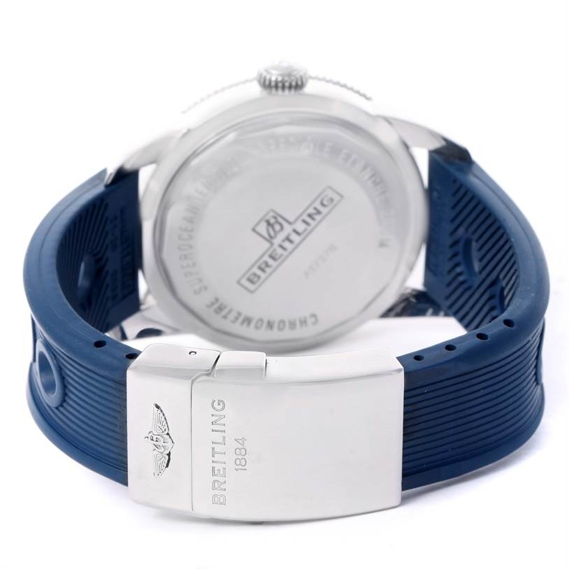 This image shows the back view of a Breitling Superocean A17320 Men
s Stainless Steel Blue Dial A17320 Men
s Stainless Steel Blue Dial watch, featuring its clasp and strap.
