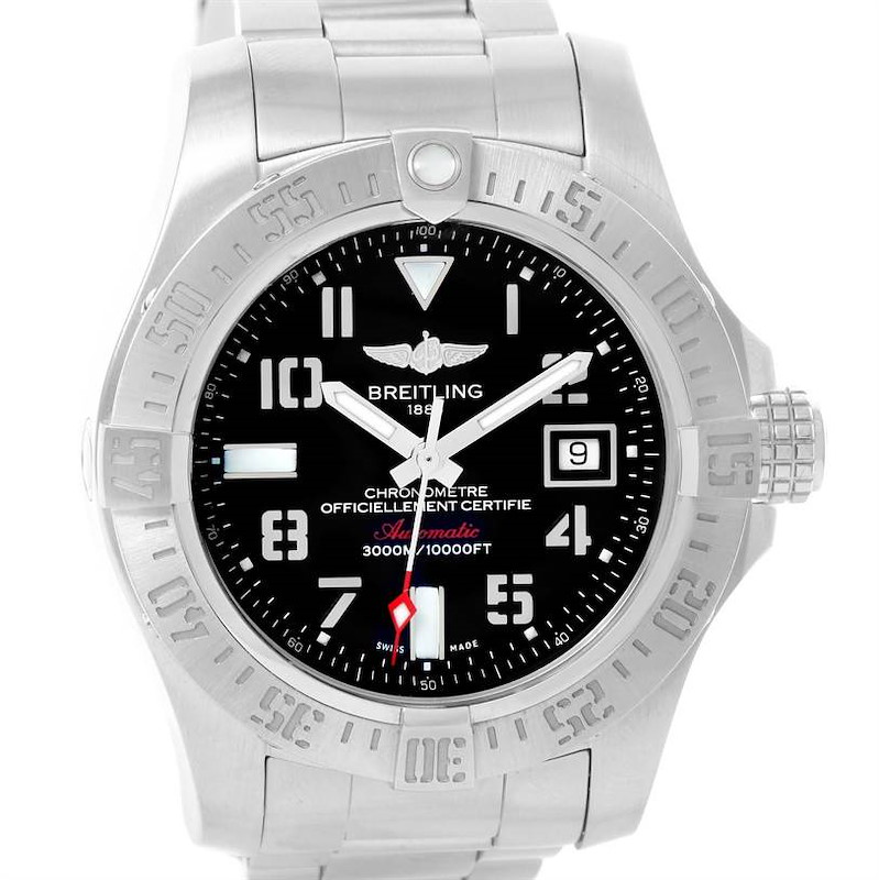 The image shows a front view of the Breitling Avenger watch, highlighting its dial, bezel, and bracelet.