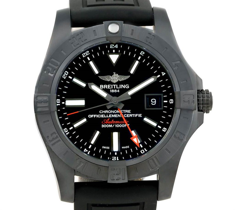 The image shows a front view of a Breitling Avenger watch, highlighting its dial, bezel, and rubber strap.