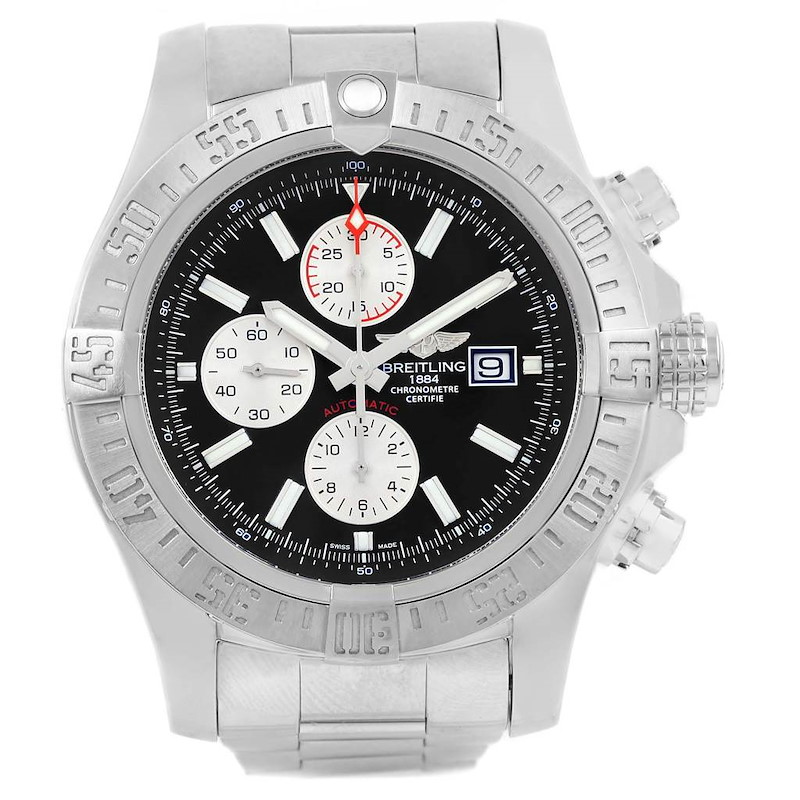 The image shows a frontal view of the Breitling Avenger watch, highlighting its dial, bezel, and bracelet.