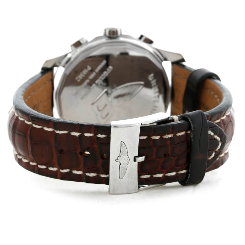 The image shows the back view of the Bentley model by Breitling, focusing on the clasp and the back case.