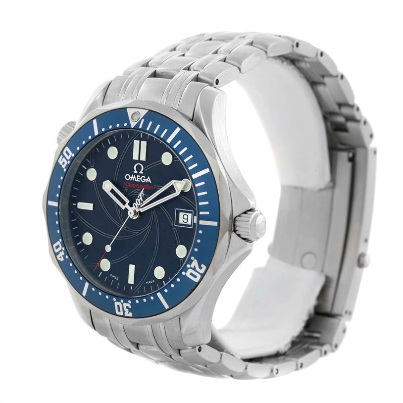 The image shows an angled view of an Omega Seamaster 2226.80.00 Men
s Stainless Steel Blue Dial 2226.80.00 Men
s Stainless Steel Blue Dial watch highlighting its face, bezel, crown, and metal bracelet.