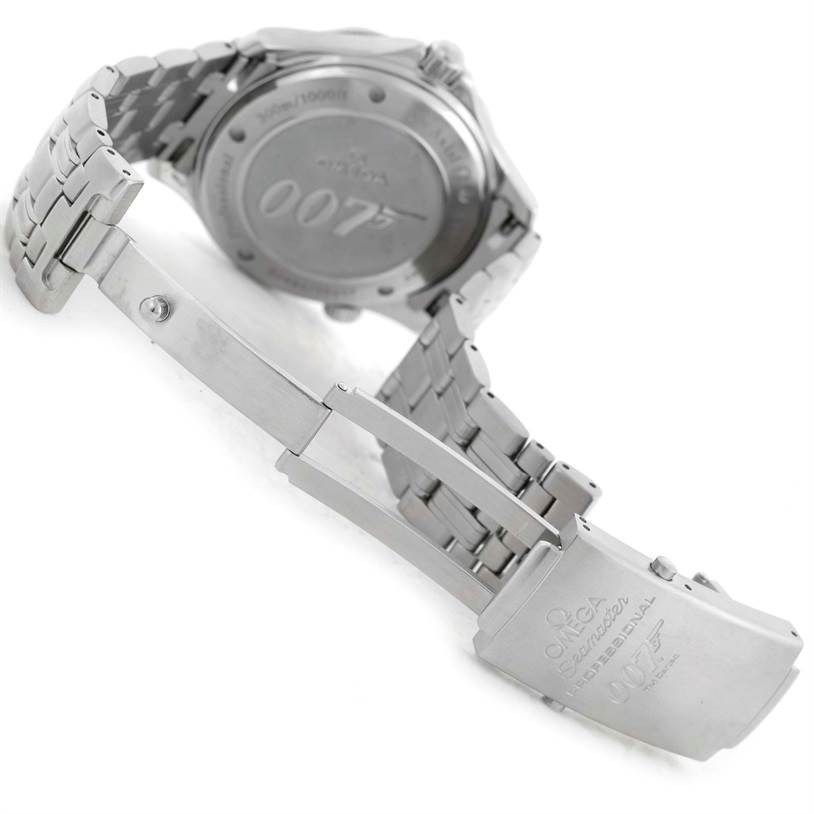 The image shows the back and bracelet of the Omega Seamaster 2226.80.00 Men
s Stainless Steel Blue Dial 2226.80.00 Men
s Stainless Steel Blue Dial watch, featuring a partially open clasp and "007" branding.