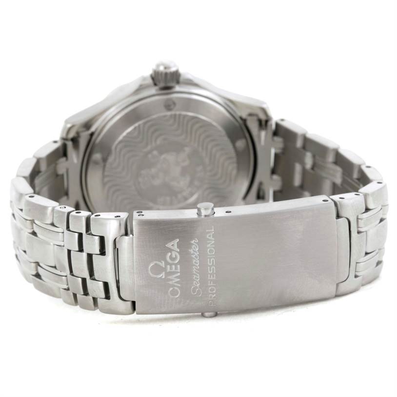 The image shows the back view of an Omega Seamaster 2551.80.00 Men
s Stainless Steel Blue Dial 2551.80.00 Men
s Stainless Steel Blue Dial watch, focusing on the clasp and case back.