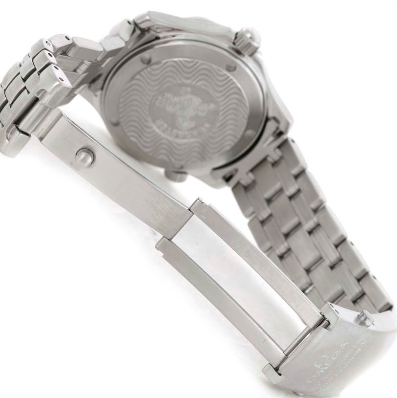 The image shows the backside and clasp of the Omega Seamaster 2551.80.00 Men
s Stainless Steel Blue Dial 2551.80.00 Men
s Stainless Steel Blue Dial watch, highlighting the metal bracelet and engraved case back.