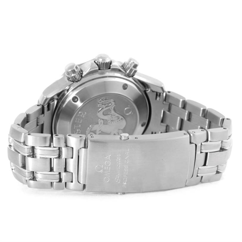 The image shows the back and clasp of the Omega Seamaster 2225.80.00 Men
s Stainless Steel Blue Dial 2225.80.00 Men
s Stainless Steel Blue Dial watch, highlighting its stainless steel bracelet and case back.