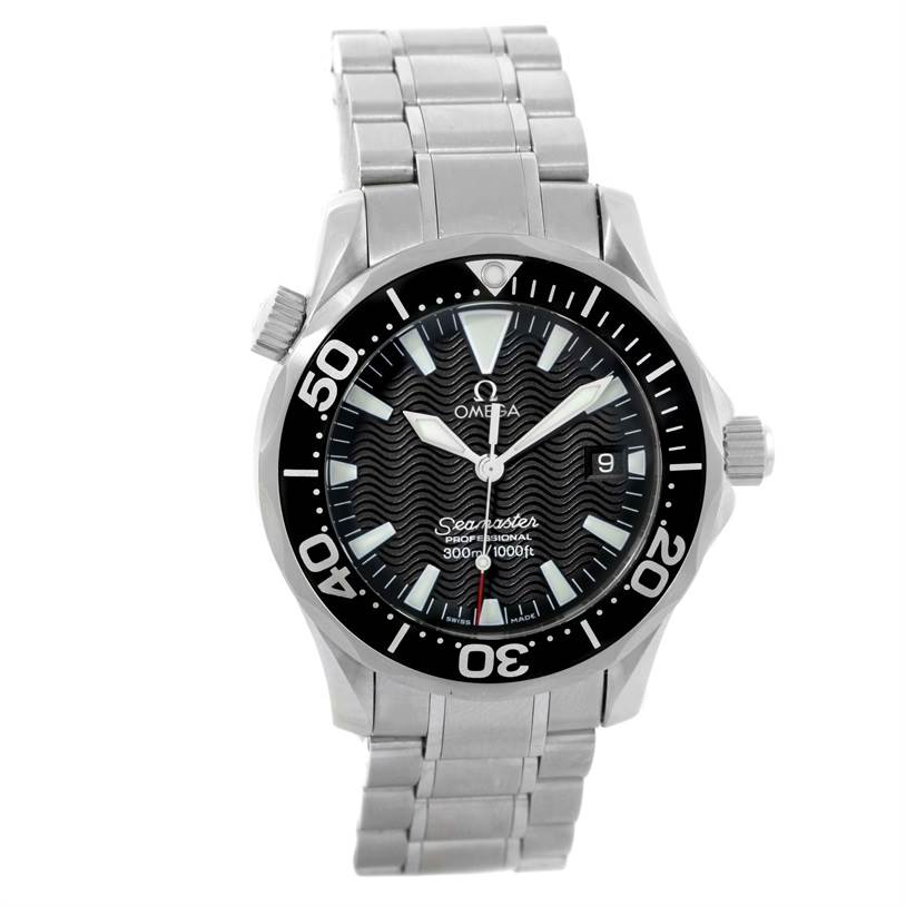 This image shows an Omega Seamaster 2262.50.00 Men
s Stainless Steel Black Dial 2262.50.00 Men
s Stainless Steel Black Dial watch, displaying its face, bezel, crown, and stainless steel bracelet at a front angle.