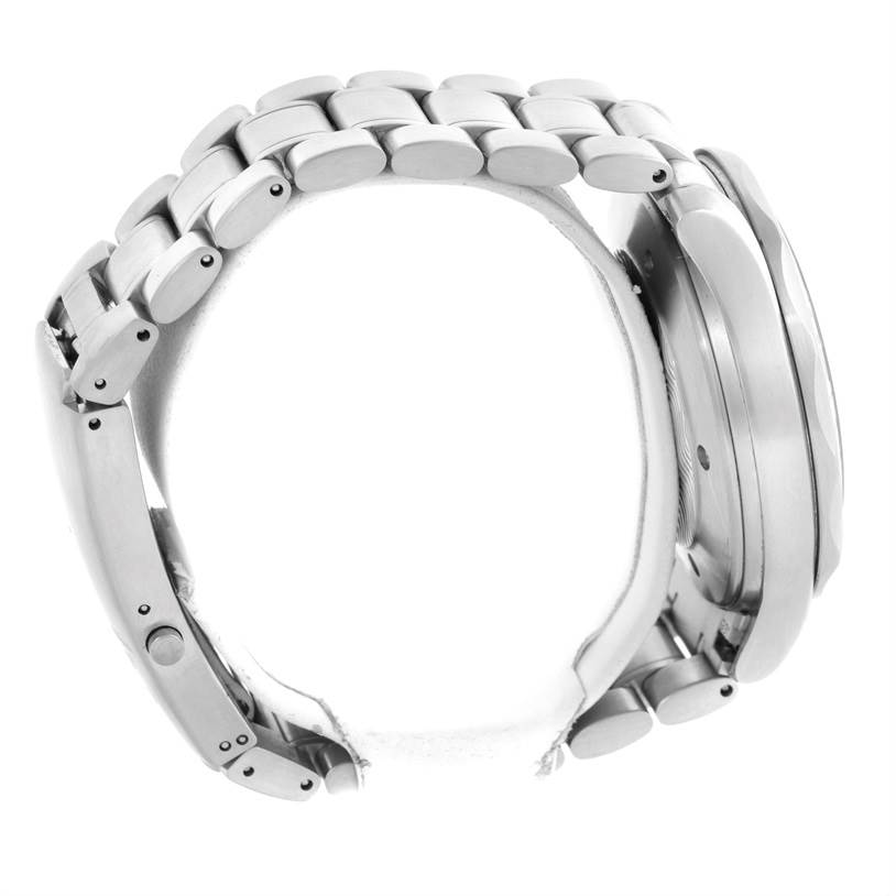 This side view displays the stainless steel bracelet and case of the Omega Seamaster 2538.20.00 Men
s Stainless Steel White Dial 2538.20.00 Men
s Stainless Steel White Dial watch.