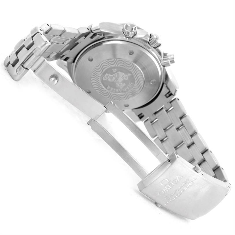 The image shows the back and open clasp of an Omega Seamaster 2598.80.00 Men
s Stainless Steel Blue Dial 2598.80.00 Men
s Stainless Steel Blue Dial watch, displaying its metal bracelet and case back.