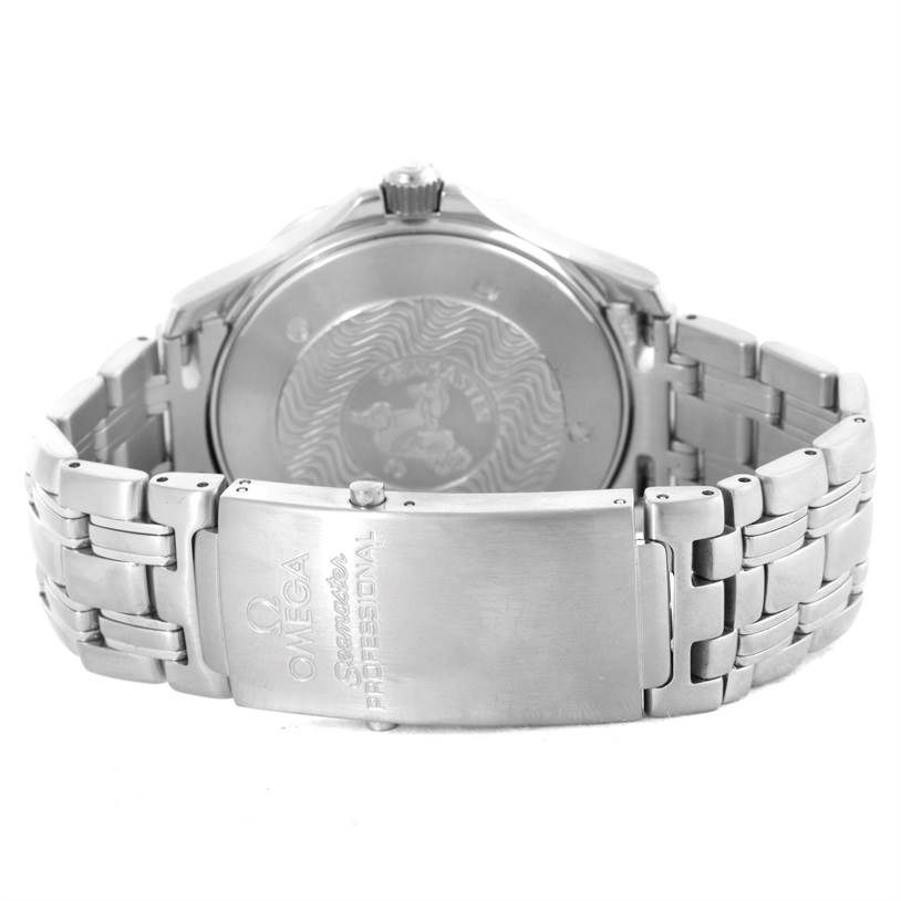 The image shows the back and clasp of the Omega Seamaster 2531.80.00 Men
s Stainless Steel Blue Dial 2531.80.00 Men
s Stainless Steel Blue Dial watch, showcasing the bracelet and case back.